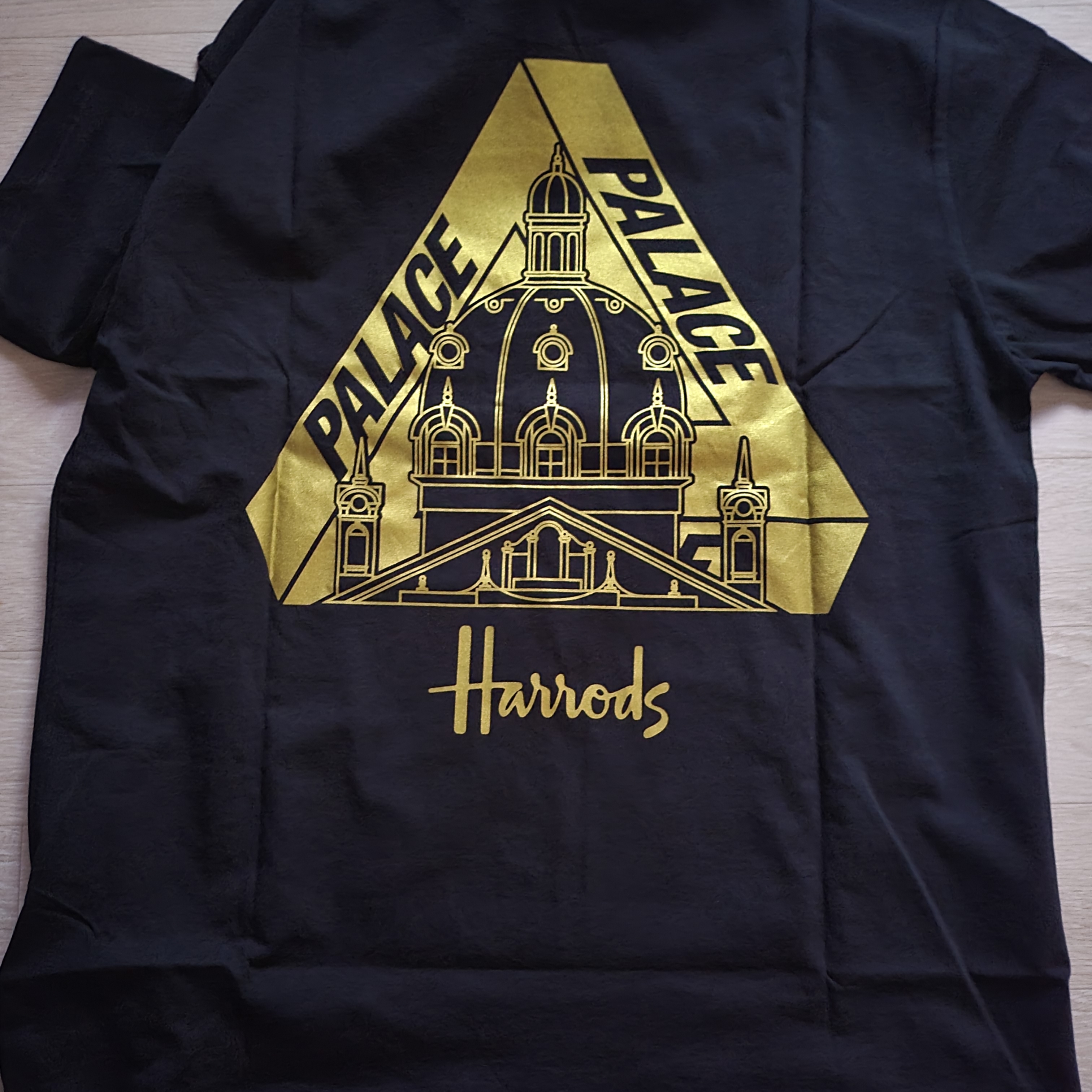 Palace x Harrods Tri-Sphinx T-Shirt Black - 21FW 착용 스타일