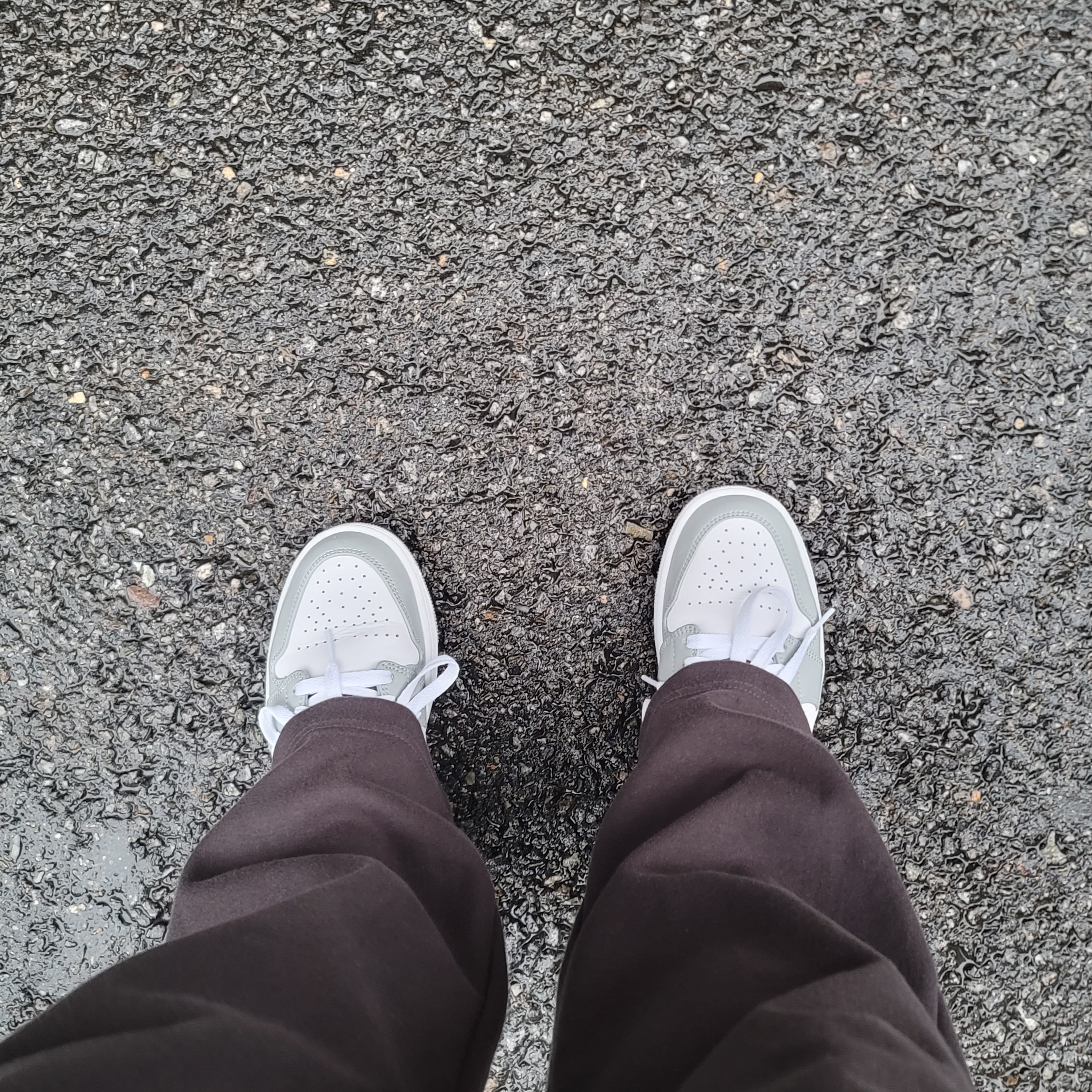 Jordan 1 Mid Light Smoke Grey Anthracite 착용 스타일
