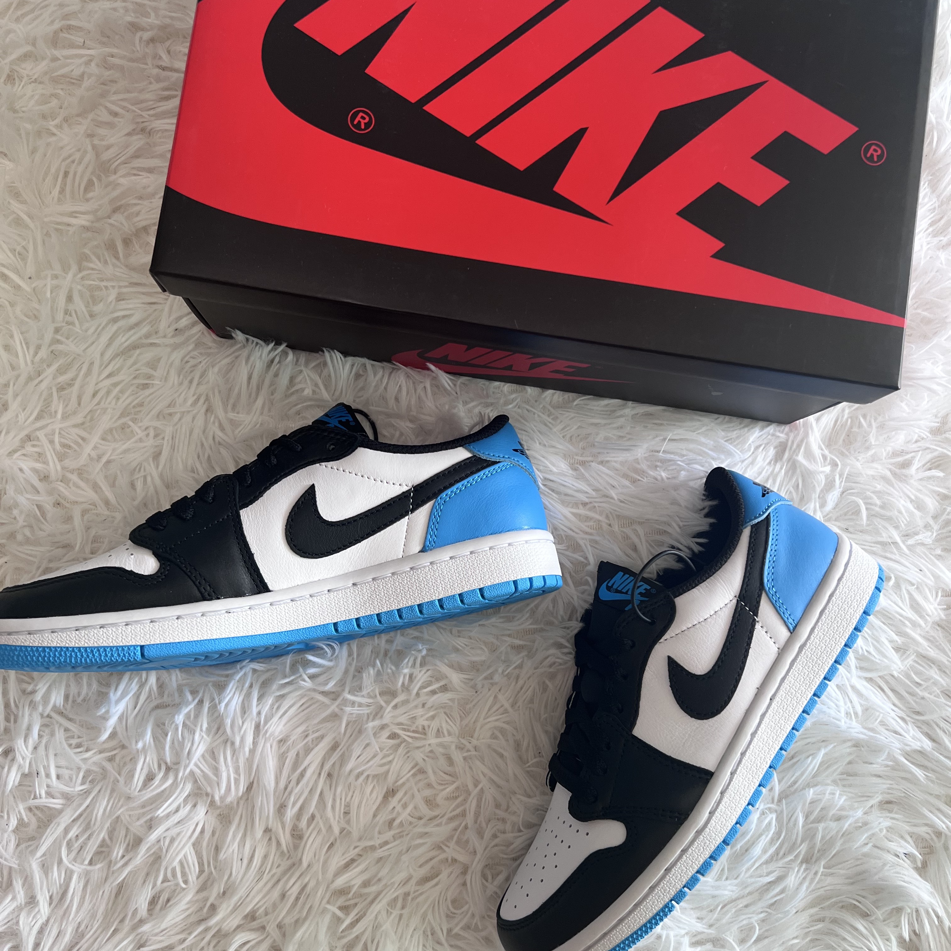 (W) Jordan 1 Retro Low OG Black and Dark Powder Blue 착용 스타일