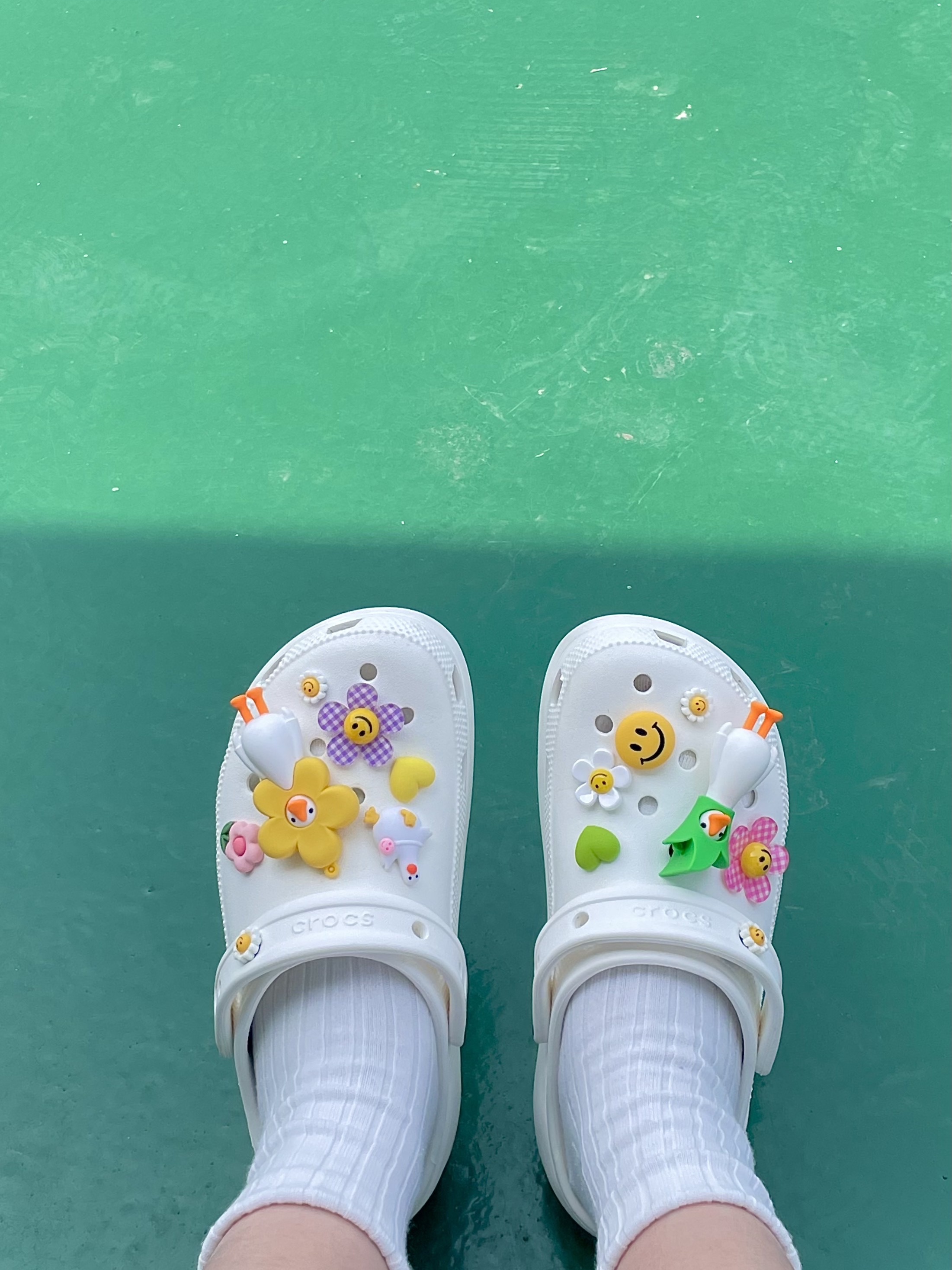 Crocs Classic Clog White 착용 스타일