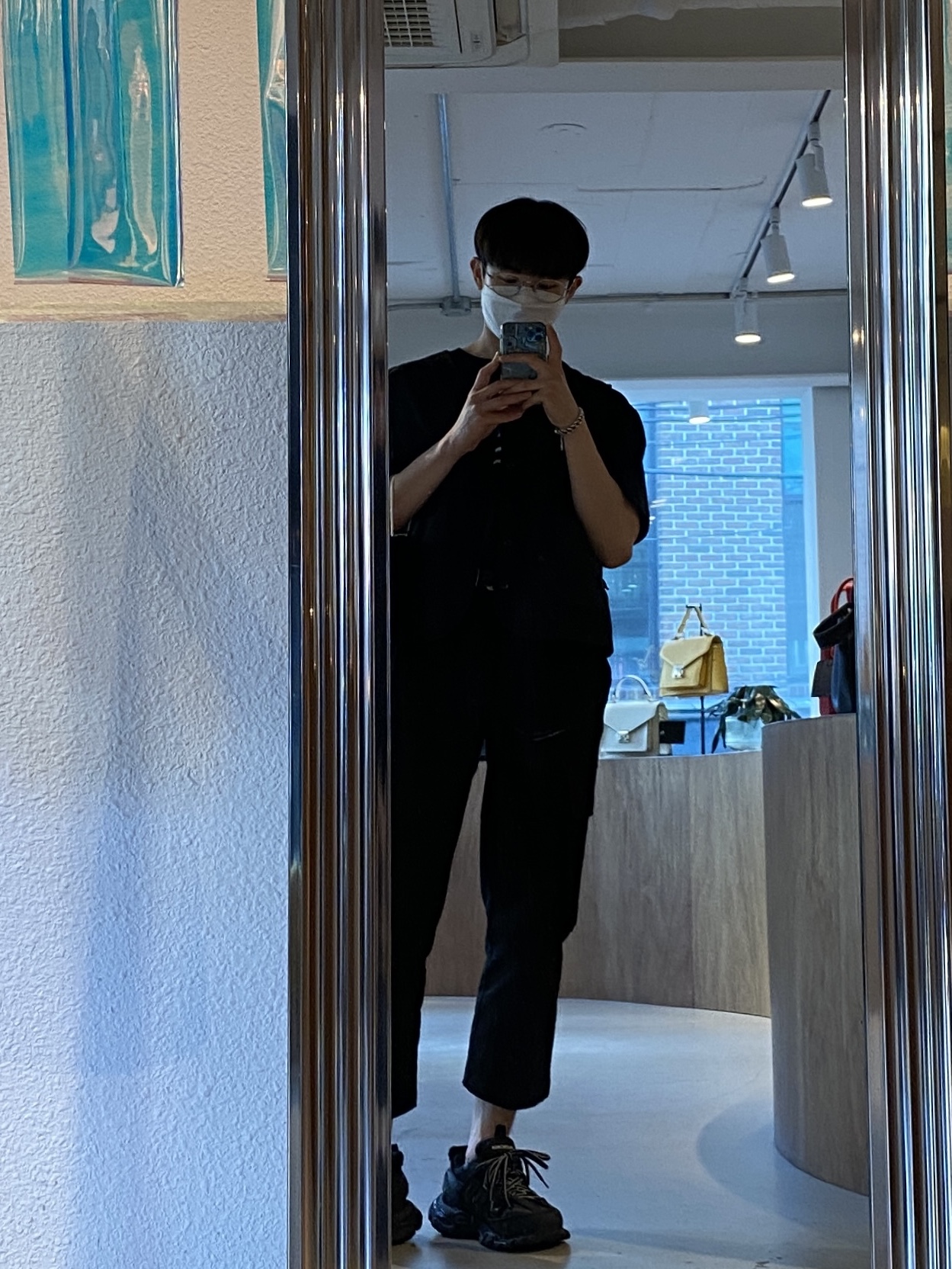 Balenciaga Track Sneakers Triple Black 착용 스타일