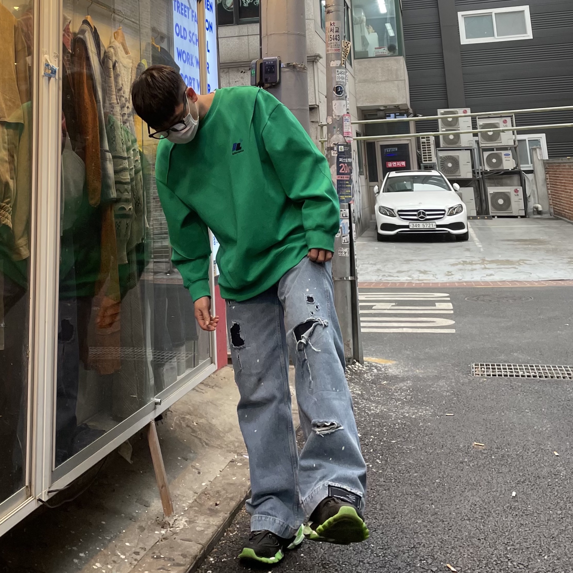 Balenciaga Track Sneakers Black Glow In The Dark, Zara x Ader Error Patchwork Jeans Blue 착용 스타일