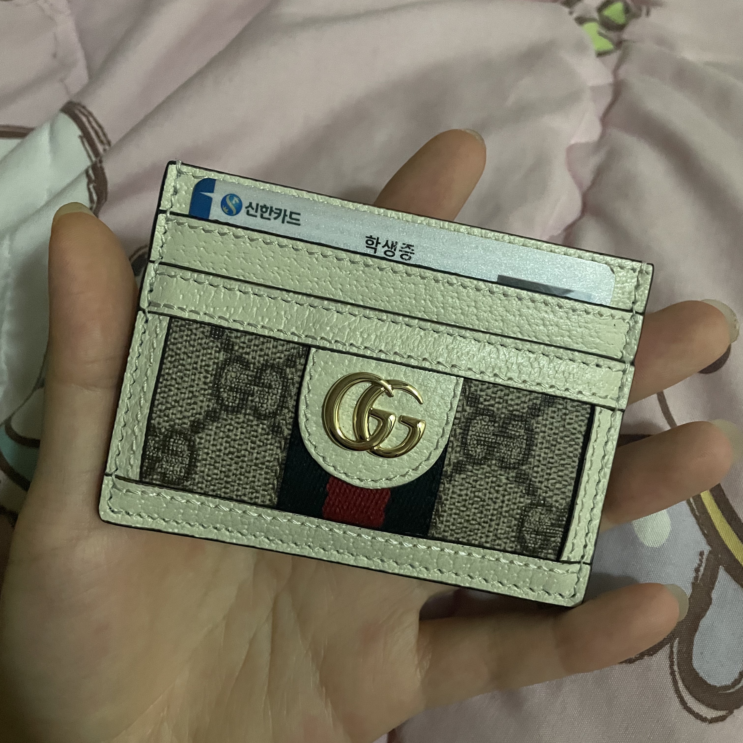 Gucci Ophidia GG Card Case White Beige 착용 스타일