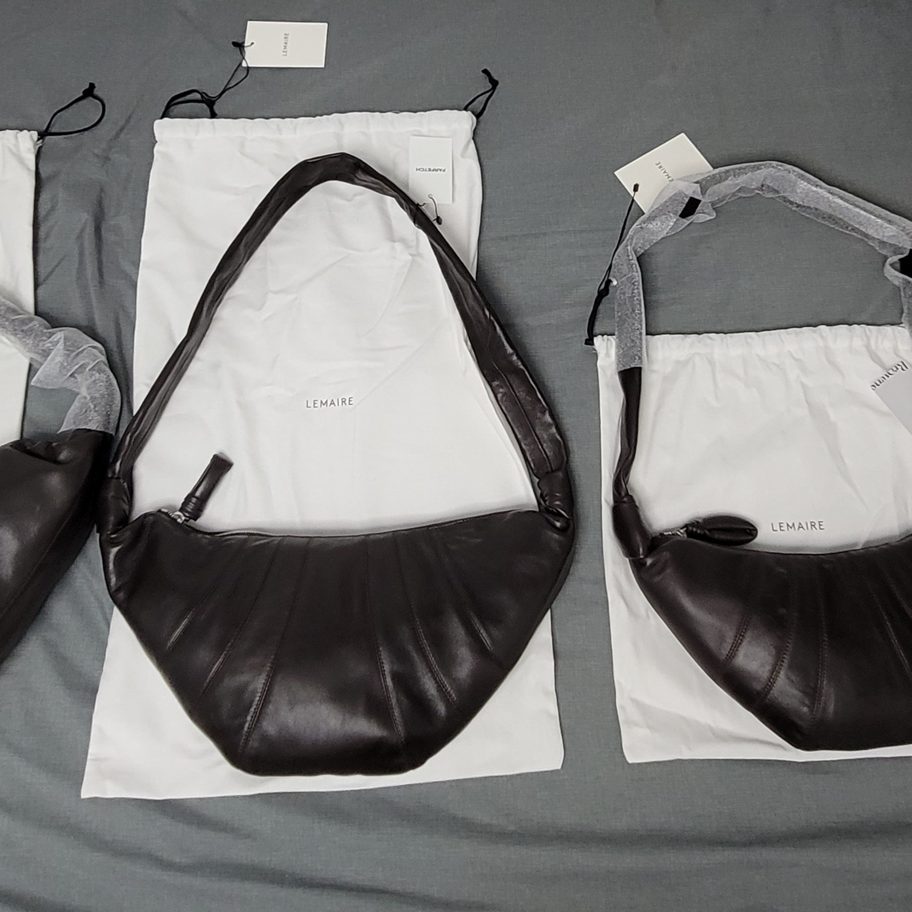 Lemaire Medium Croissant Bag Soft Nappa Leather Dark Chocolate, Lemaire Small Croissant Bag Soft Nappa Leather Dark Chocolate 착용 스타일 - 3
