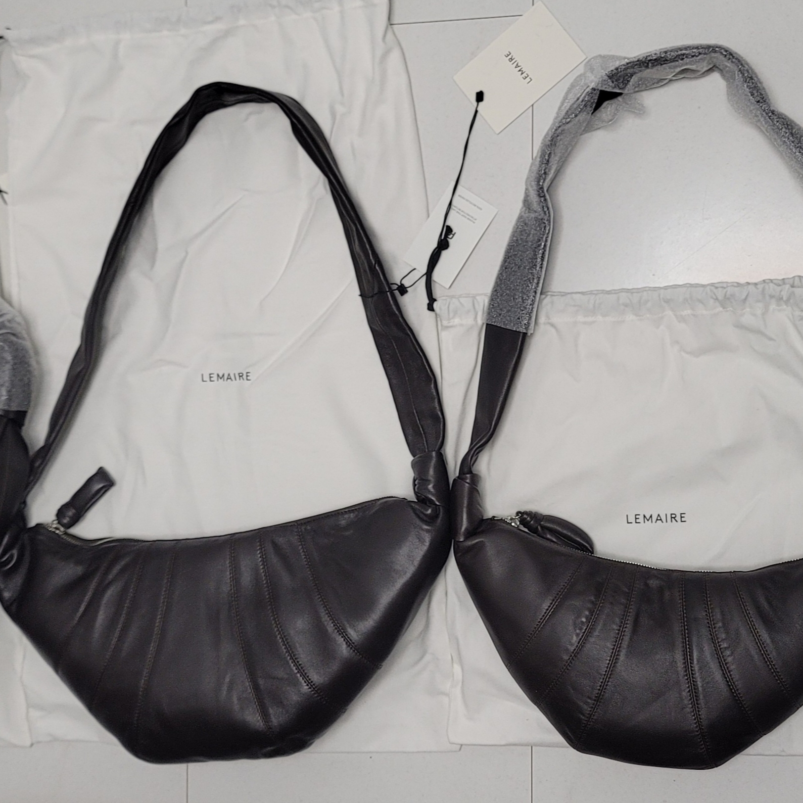 Lemaire Medium Croissant Bag Soft Nappa Leather Dark Chocolate, Lemaire Small Croissant Bag Soft Nappa Leather Dark Chocolate 착용 스타일 - 2