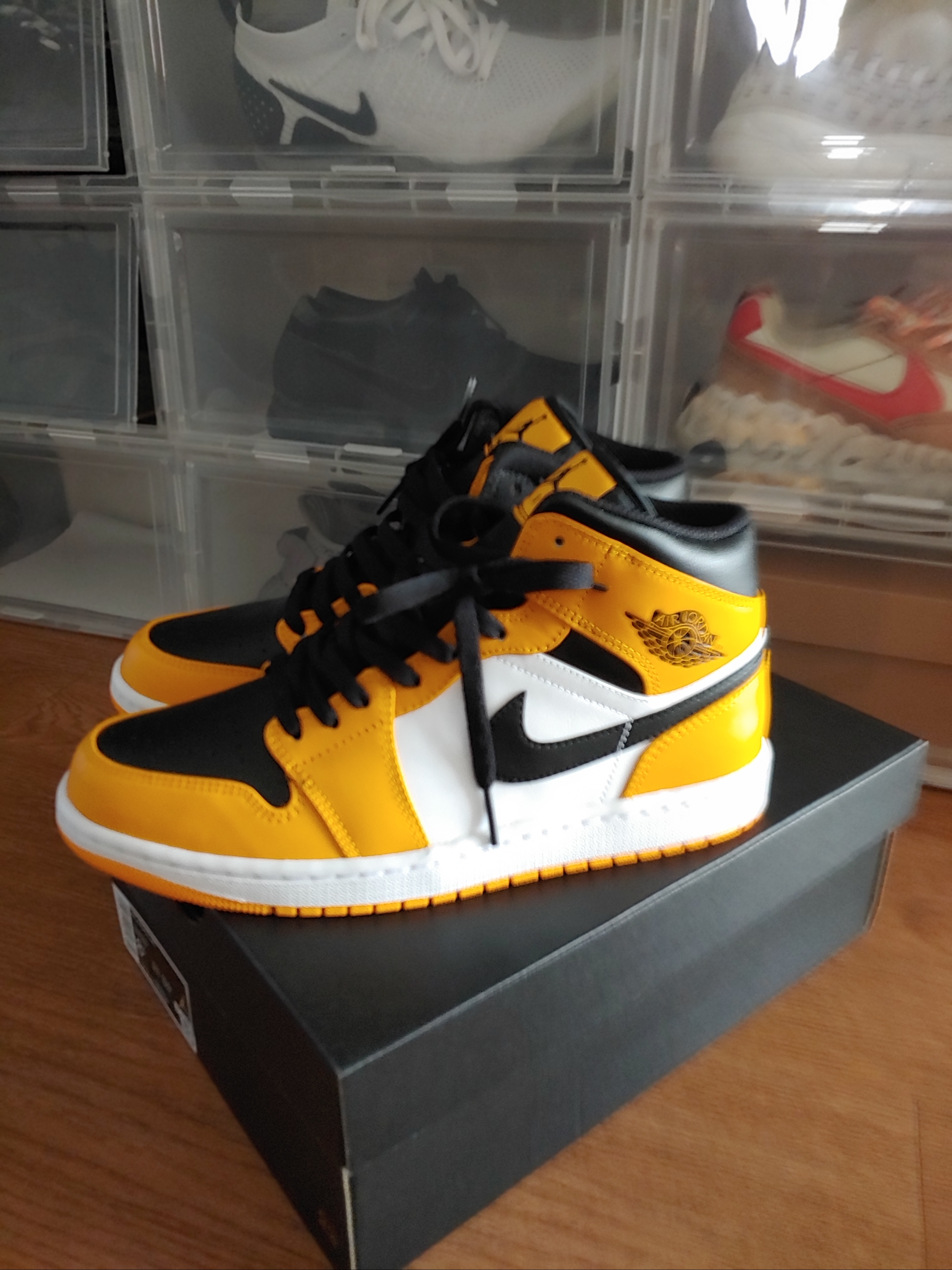 Jordan 1 Mid Taxi 착용 스타일 - 1