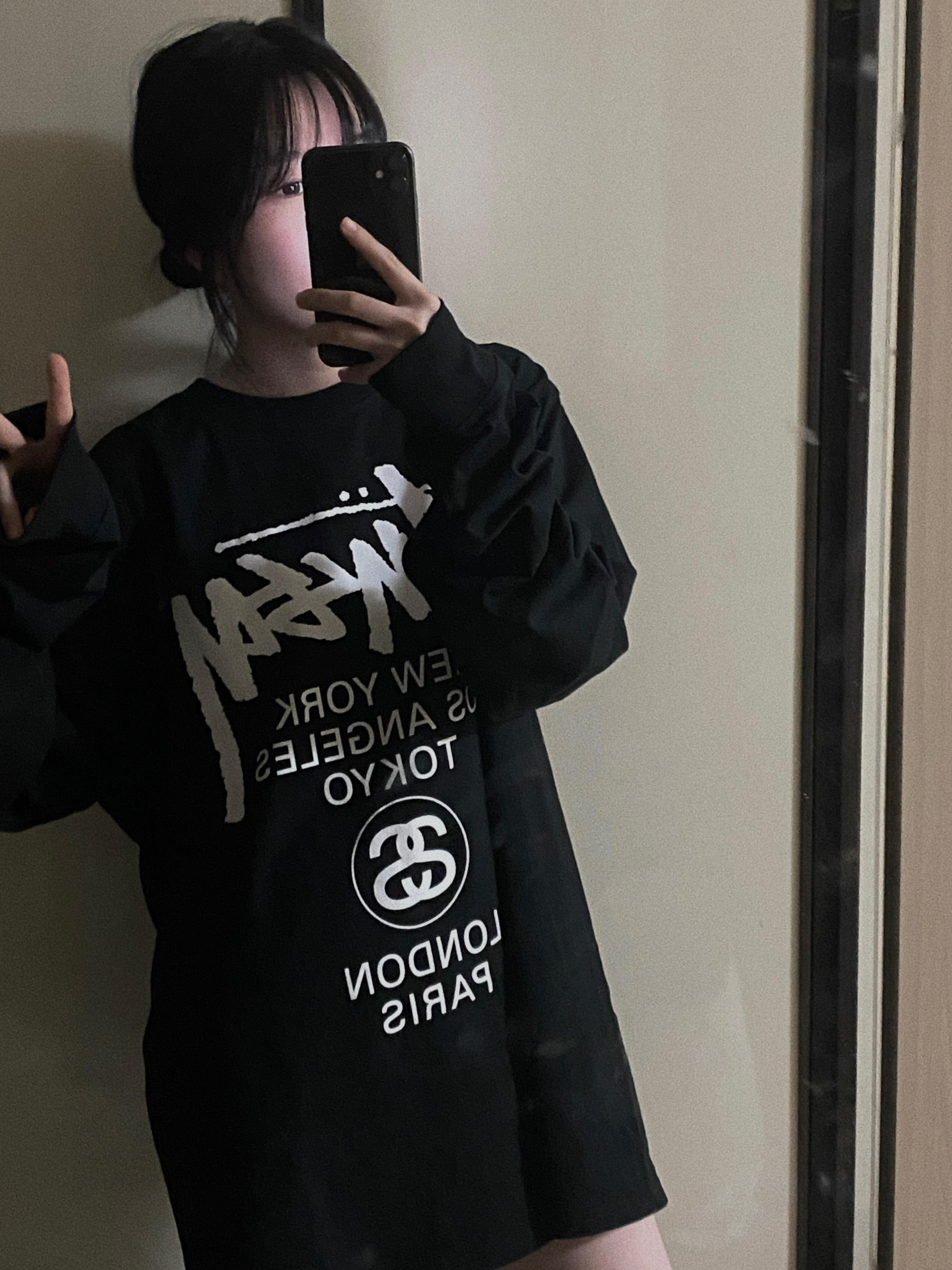 Stussy World Tour LS T-Shirt Black 착용 스타일