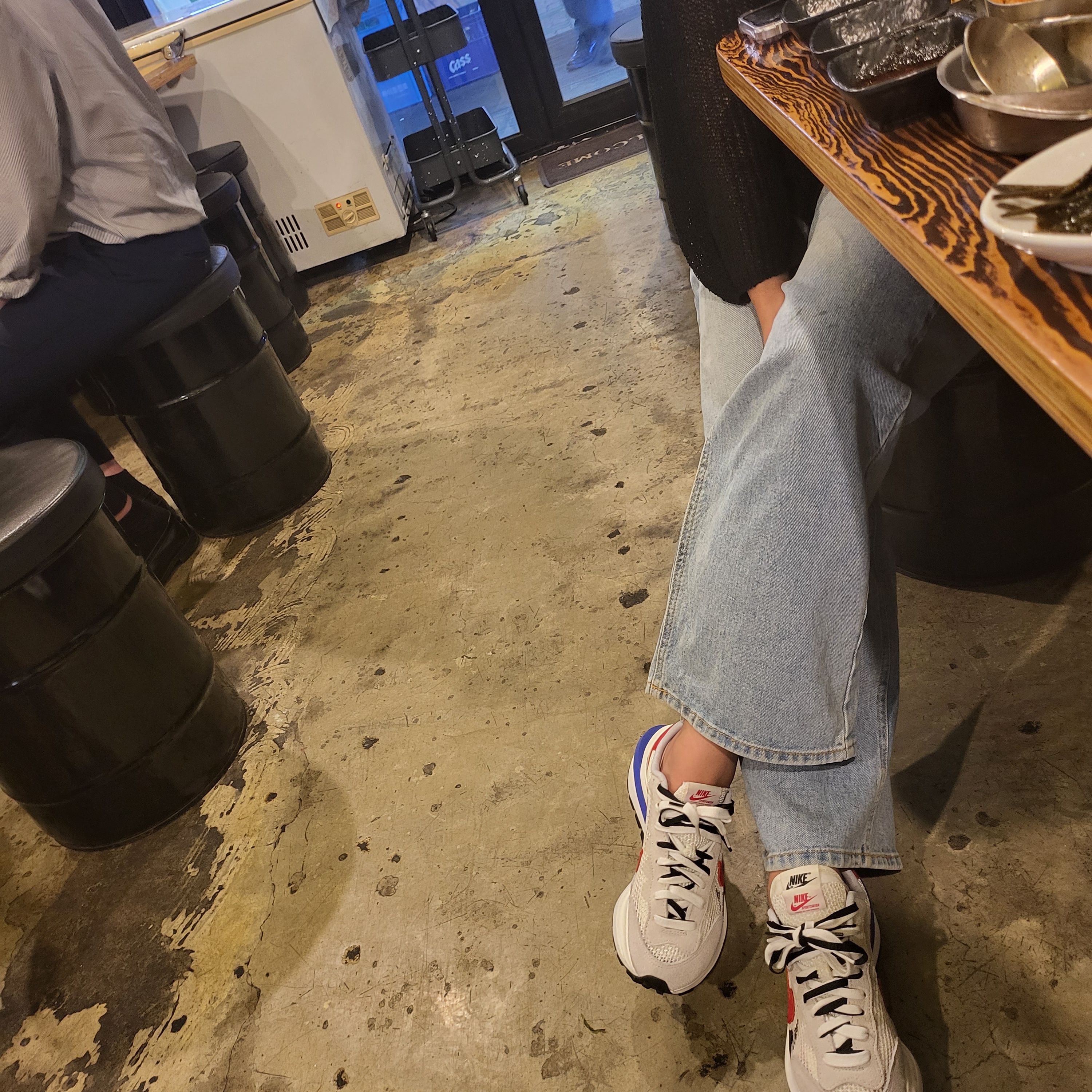 Nike x Sacai VaporWaffle Royal Fuchsia 착용 스타일 - 3