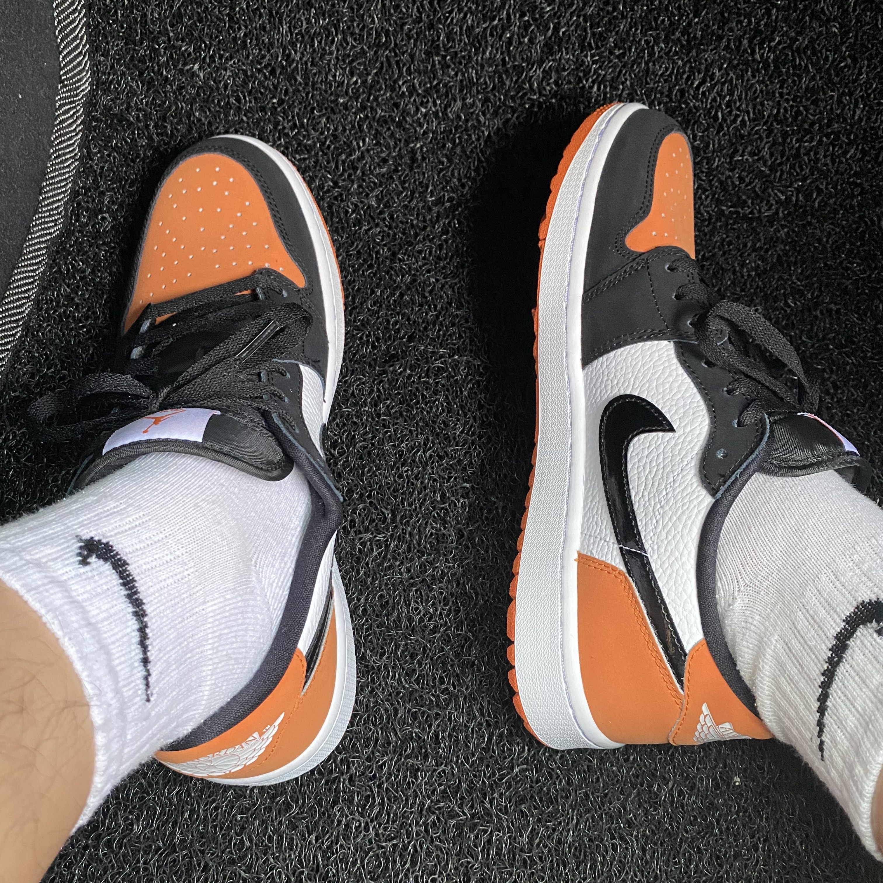 Jordan 1 Low Golf Starfish 착용 스타일 - 2
