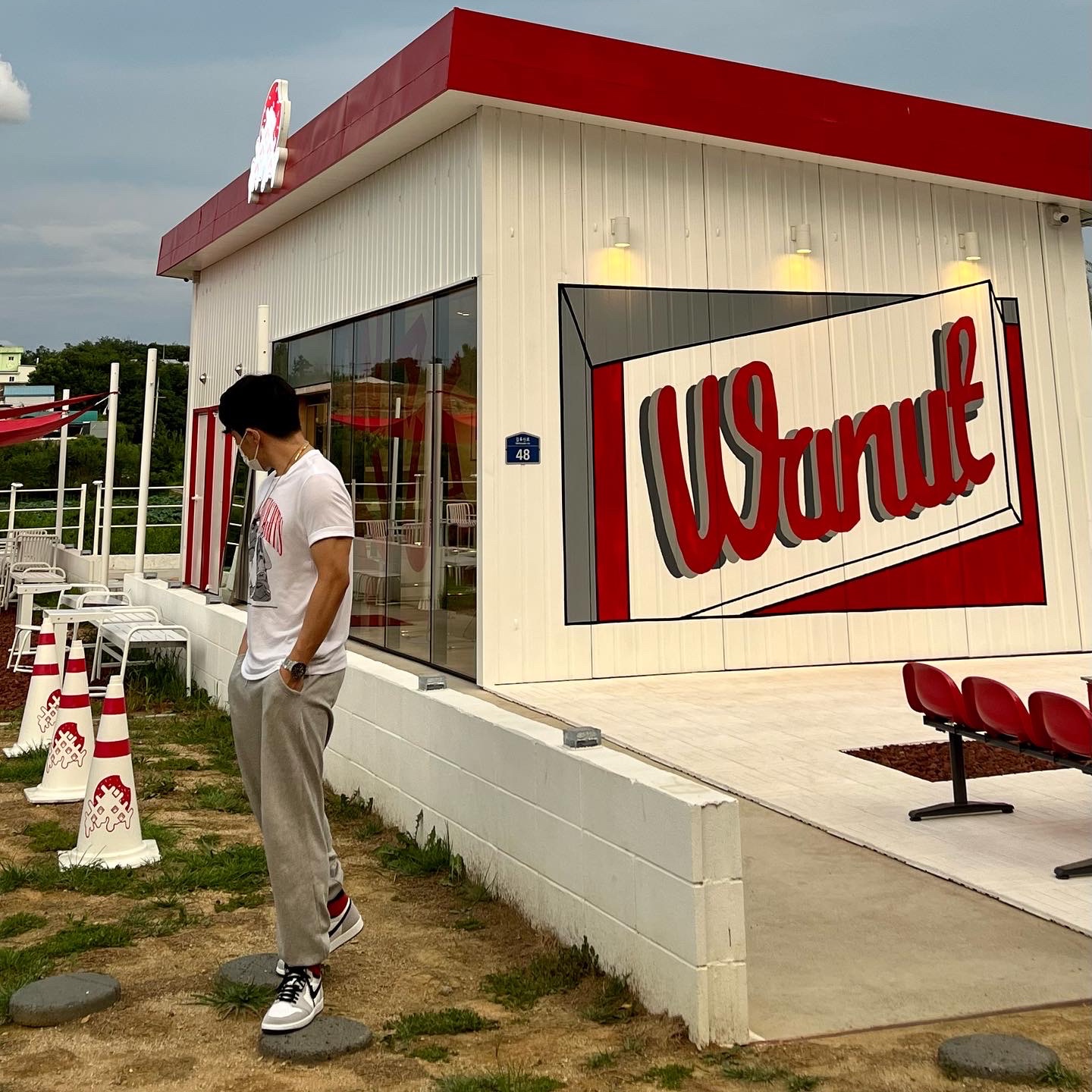 Jordan 1 Retro High OG Light Smoke Grey 착용 스타일 - 2