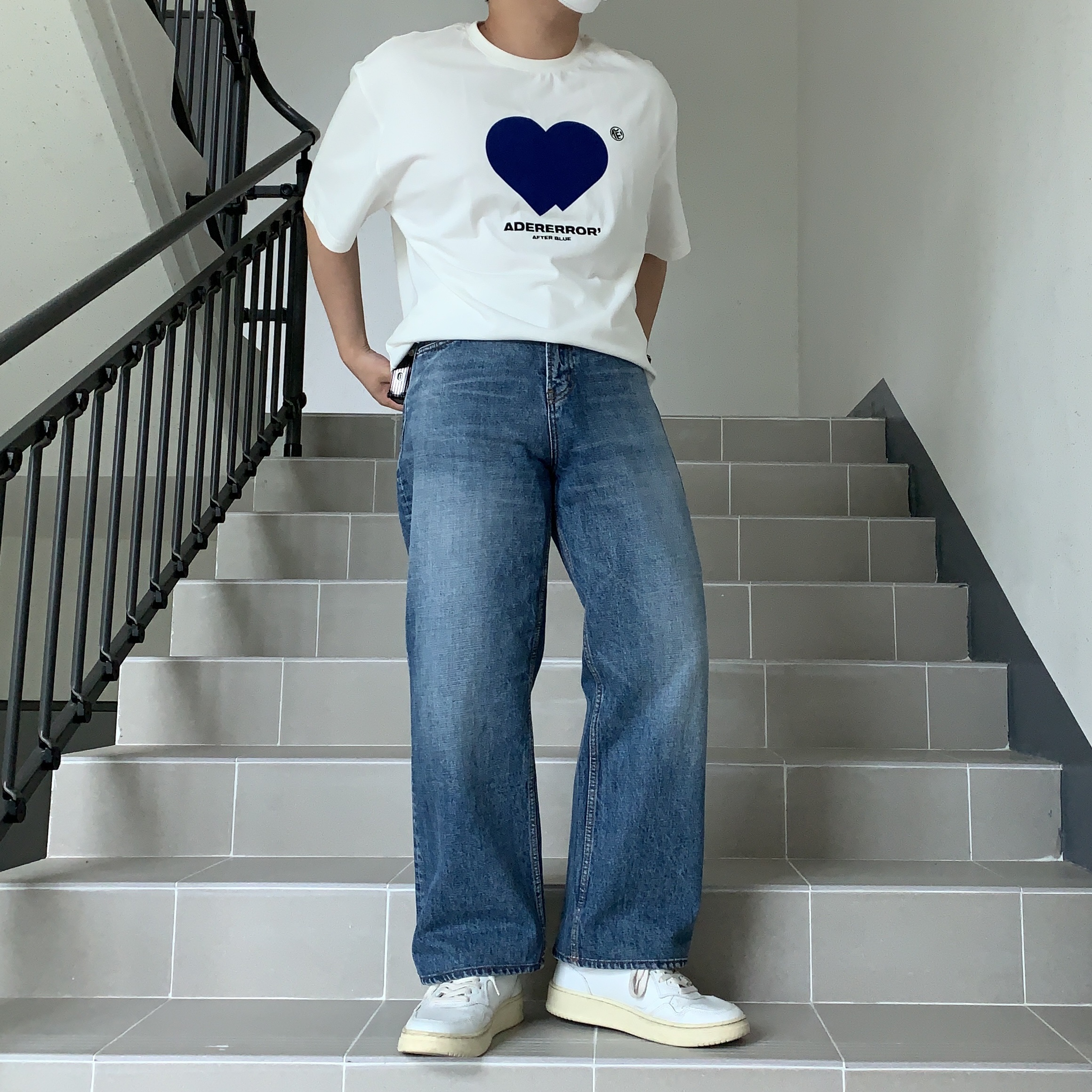 Ader Error Twin Heart Logo T-Shirt White, Autry Medalist Low Leather Sneakers White Blue 착용 스타일