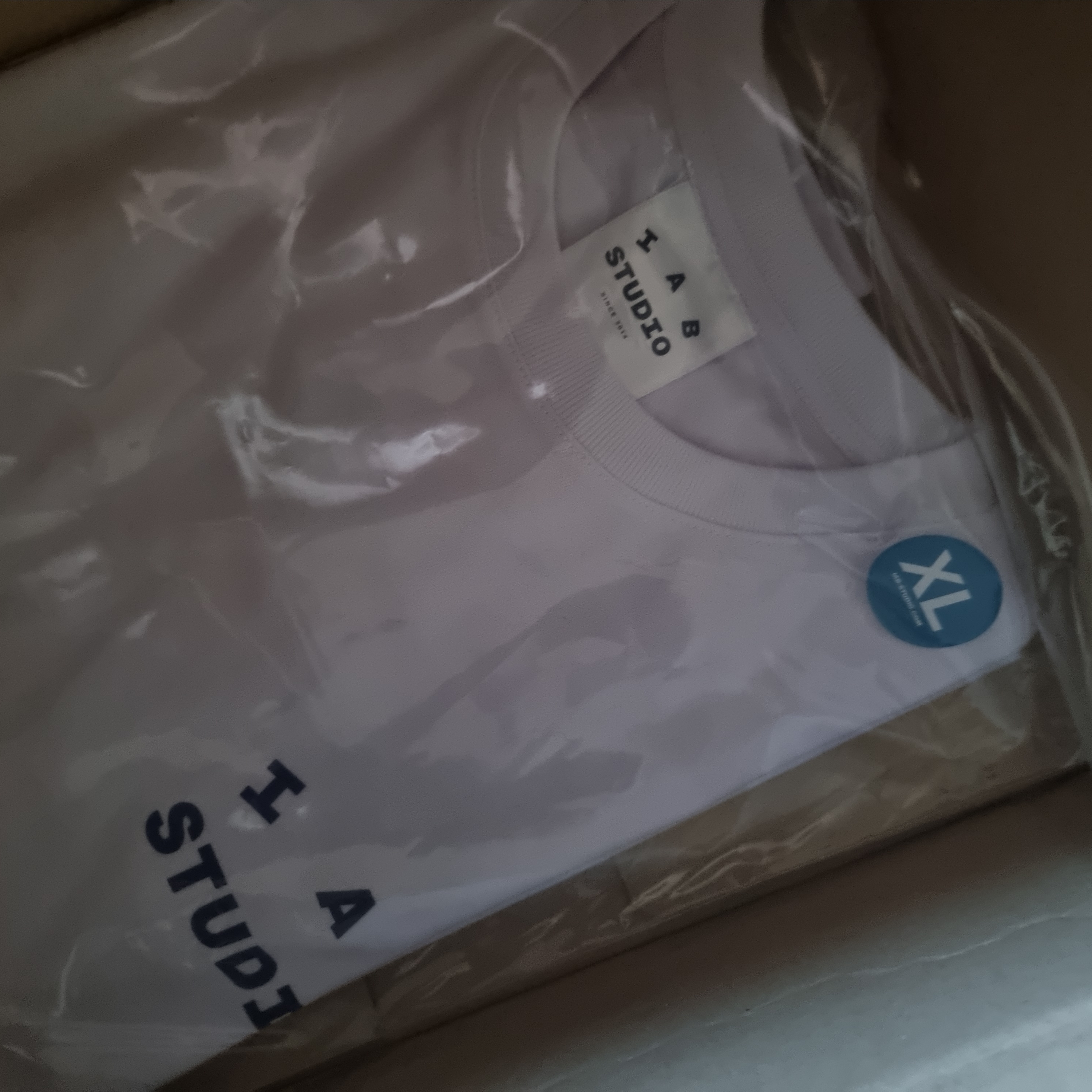 IAB Studio T-Shirt White Navy - 22FW 착용 스타일