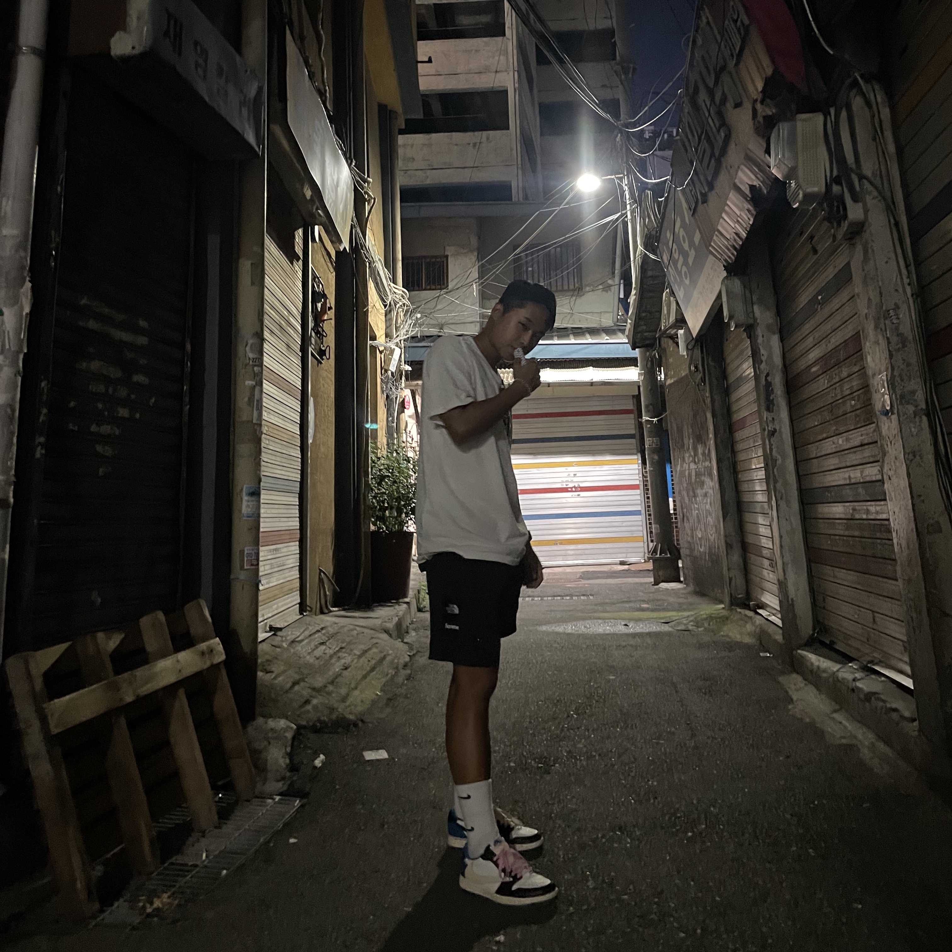 Jordan 1 x Travis Scott x Fragment Retro Low OG SP Military Blue, Nike x Matthew M Williams NRG Socks White 착용 스타일