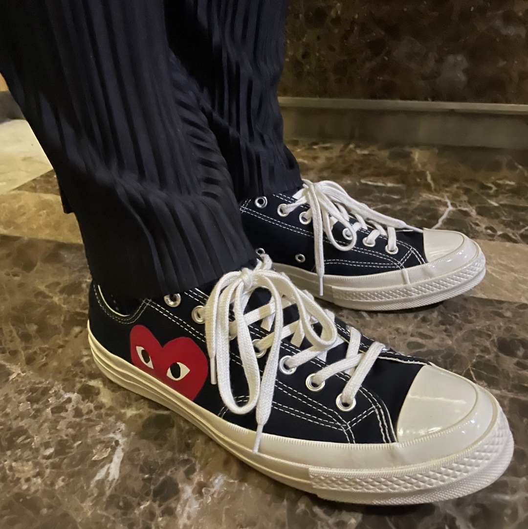 Converse x Play Comme des Garcons Chuck 70 Ox Black, Stussy SS Link Deep Bucket Hat Black 착용 스타일 - 3