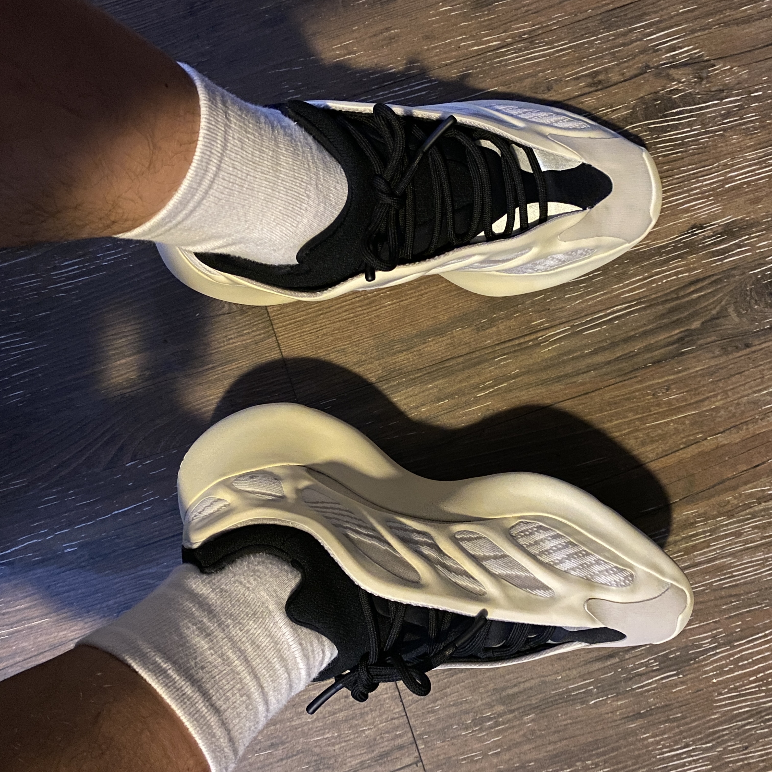 Adidas Yeezy 700 V3 Azael 2022/2023 착용 스타일