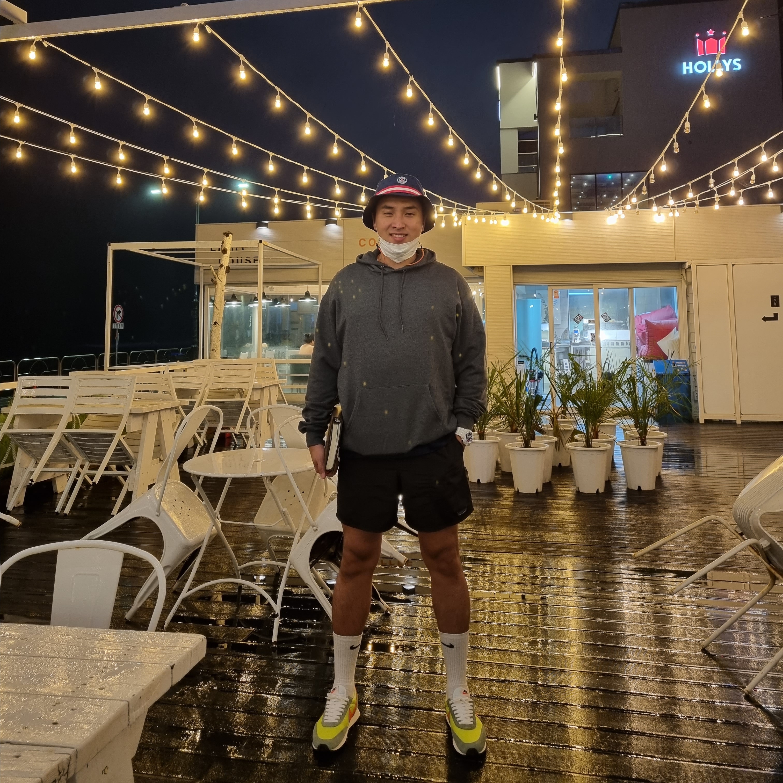 Jordan x Paris Saint-Germain Graphic Bucket Hat Midnight Navy, Nike Daybreak Limelight 착용 스타일
