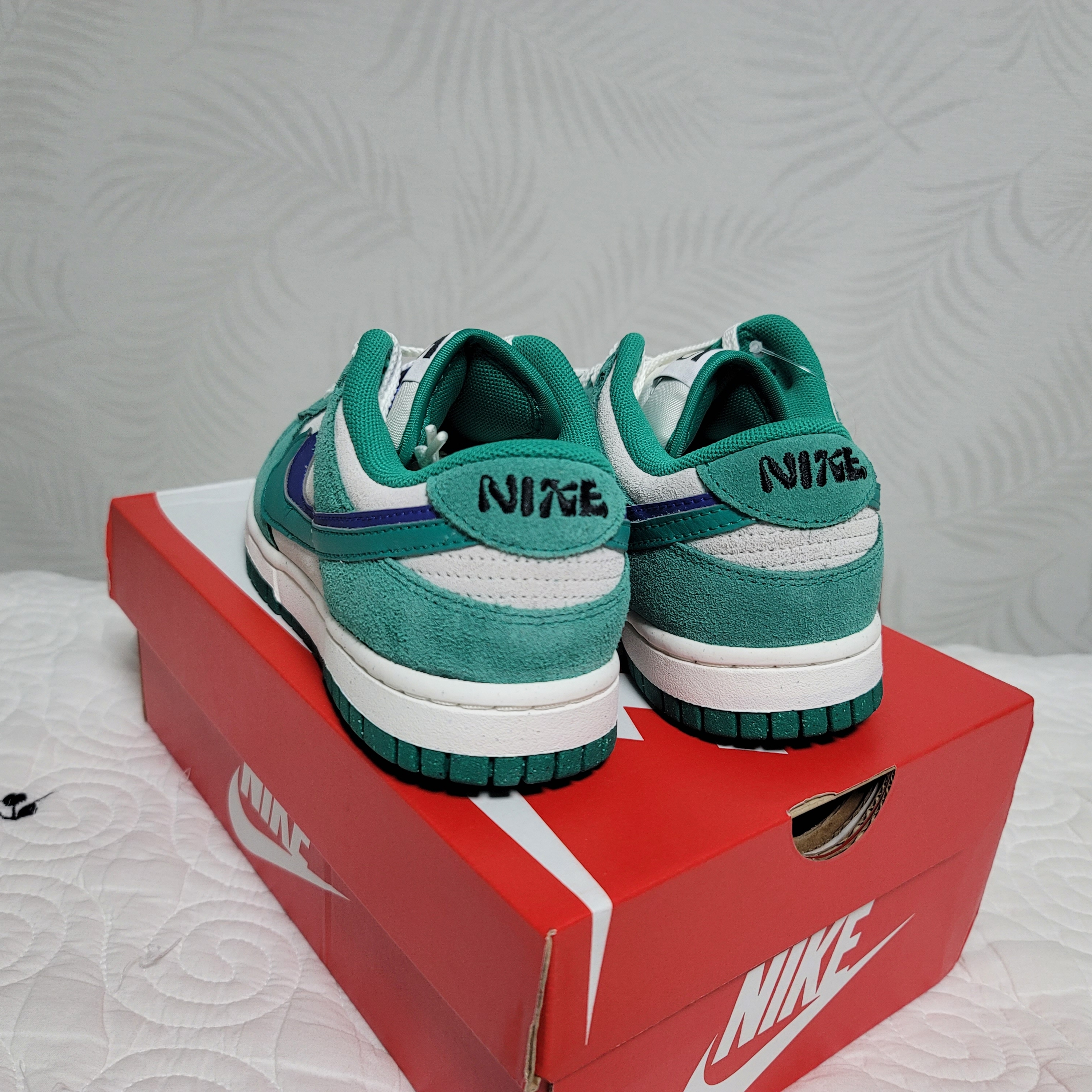 (W) Nike Dunk Low SE 85 Neptune Green and Sail 착용 스타일 - 2
