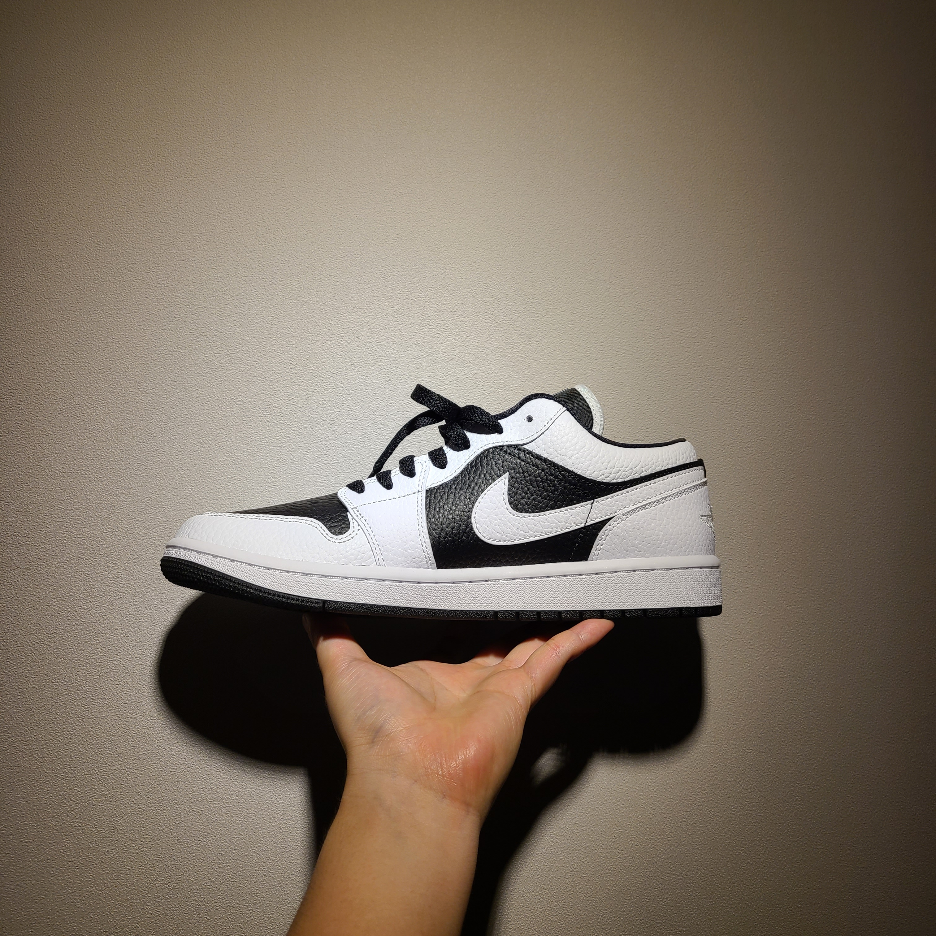 (W) Jordan 1 Low SE Black White 착용 스타일 - 2