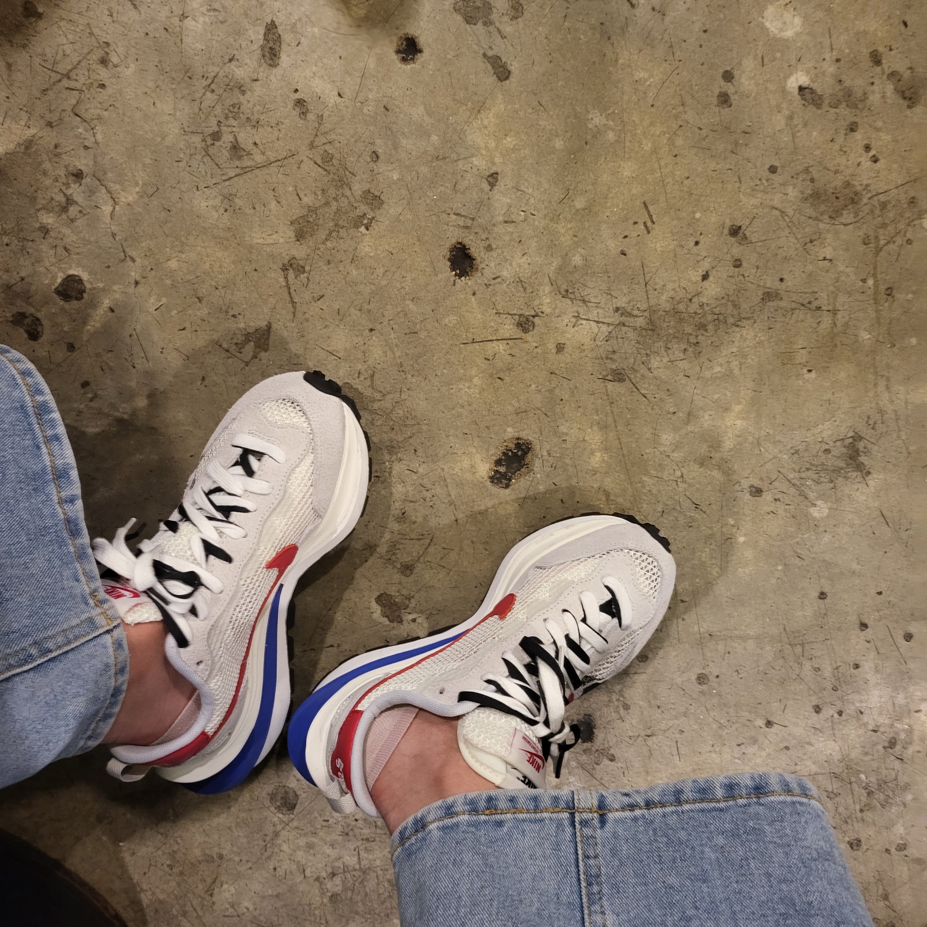 Nike x Sacai VaporWaffle Royal Fuchsia 착용 스타일 - 1