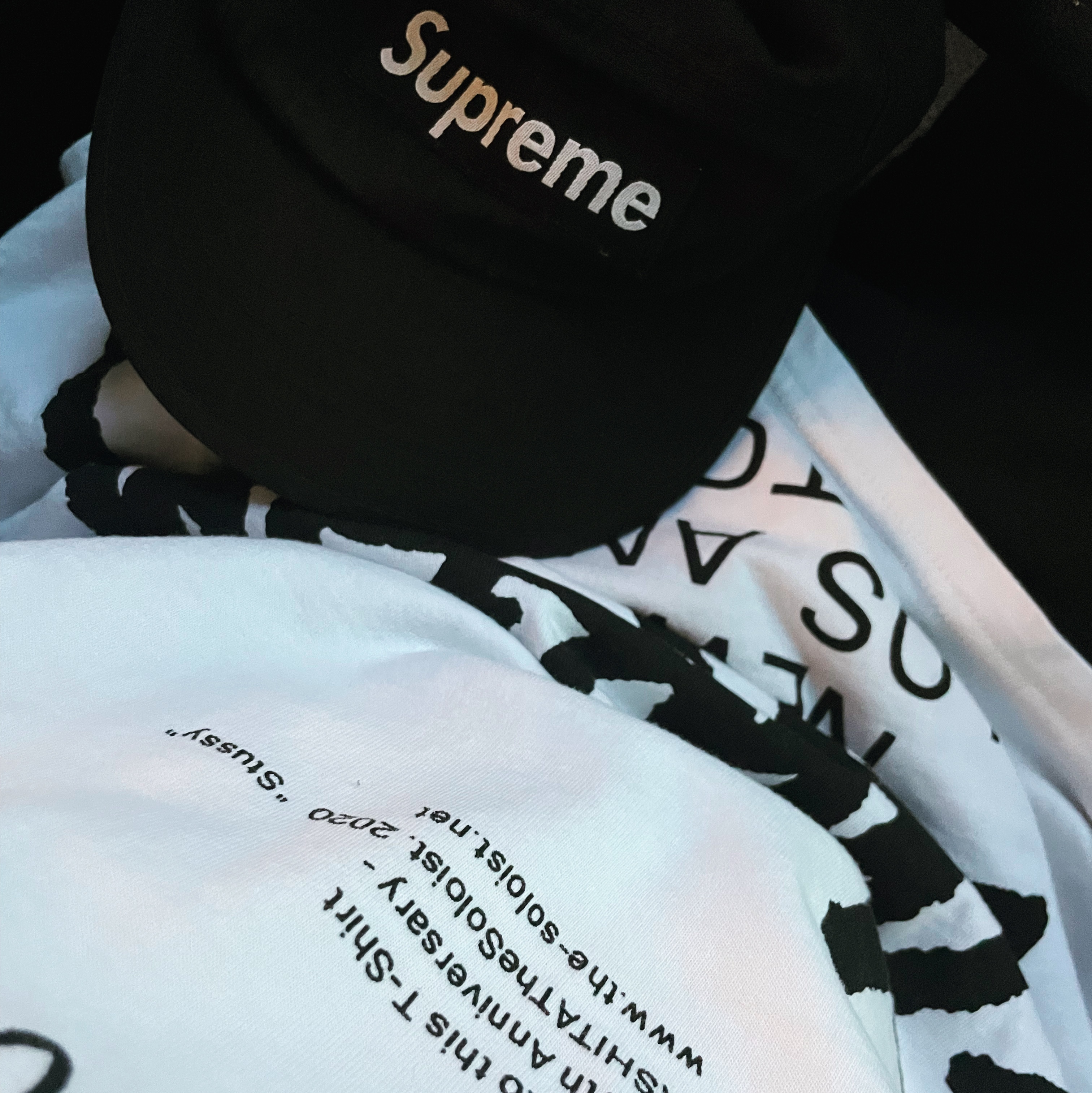 Stussy x Takahiromiyashita The Soloist 40 WT T-Shirt, Supreme Washed Chino Twill Camp Cap Black 착용 스타일