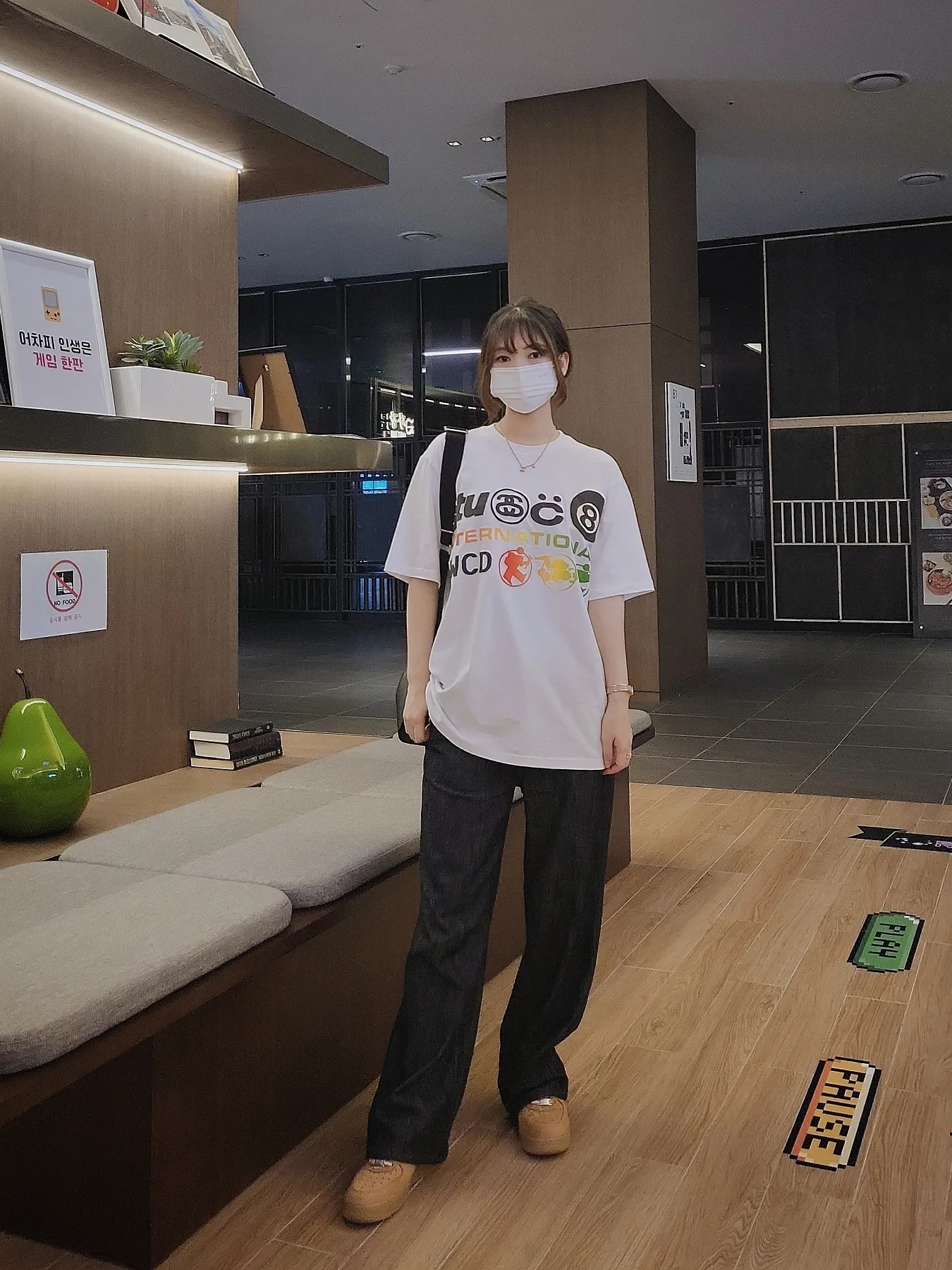 Stussy x Cactus Plant Flea Market International T-Shirt White, Nike x Supreme Air Force 1 Low Flax 착용 스타일 - 1