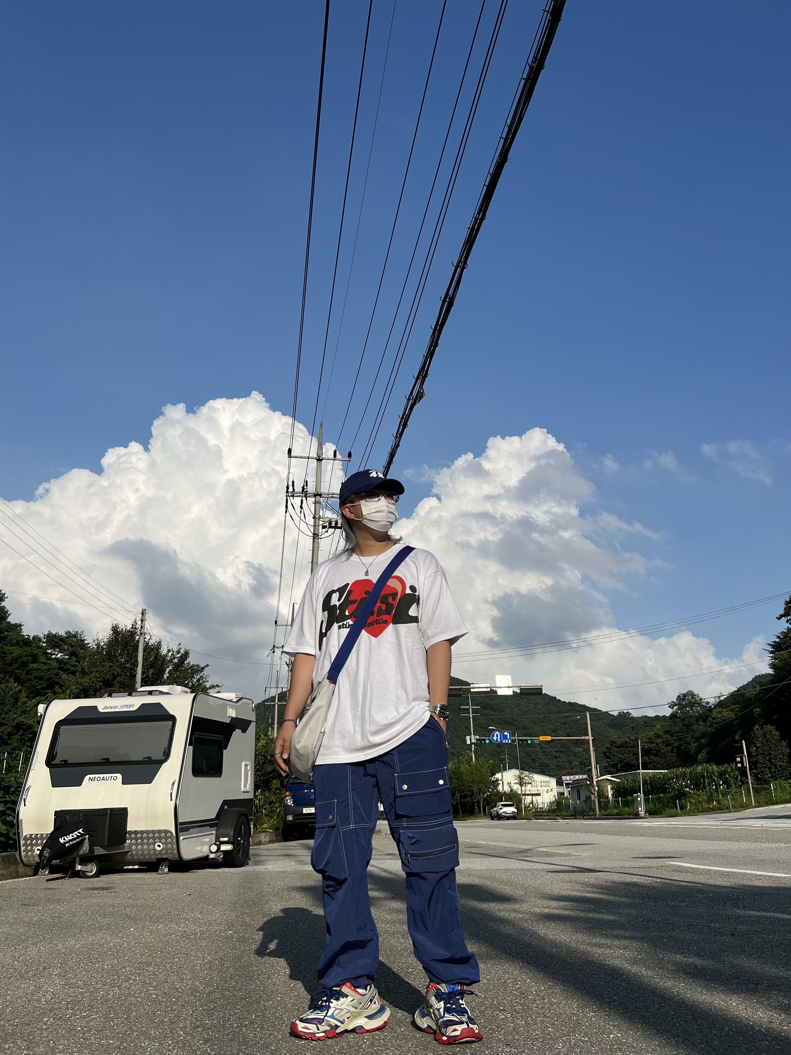 Balenciaga Track.2 Sneakers Blue Red 2019, Stussy x Cactus Plant Flea Market Heart T-Shirt 착용 스타일 - 3