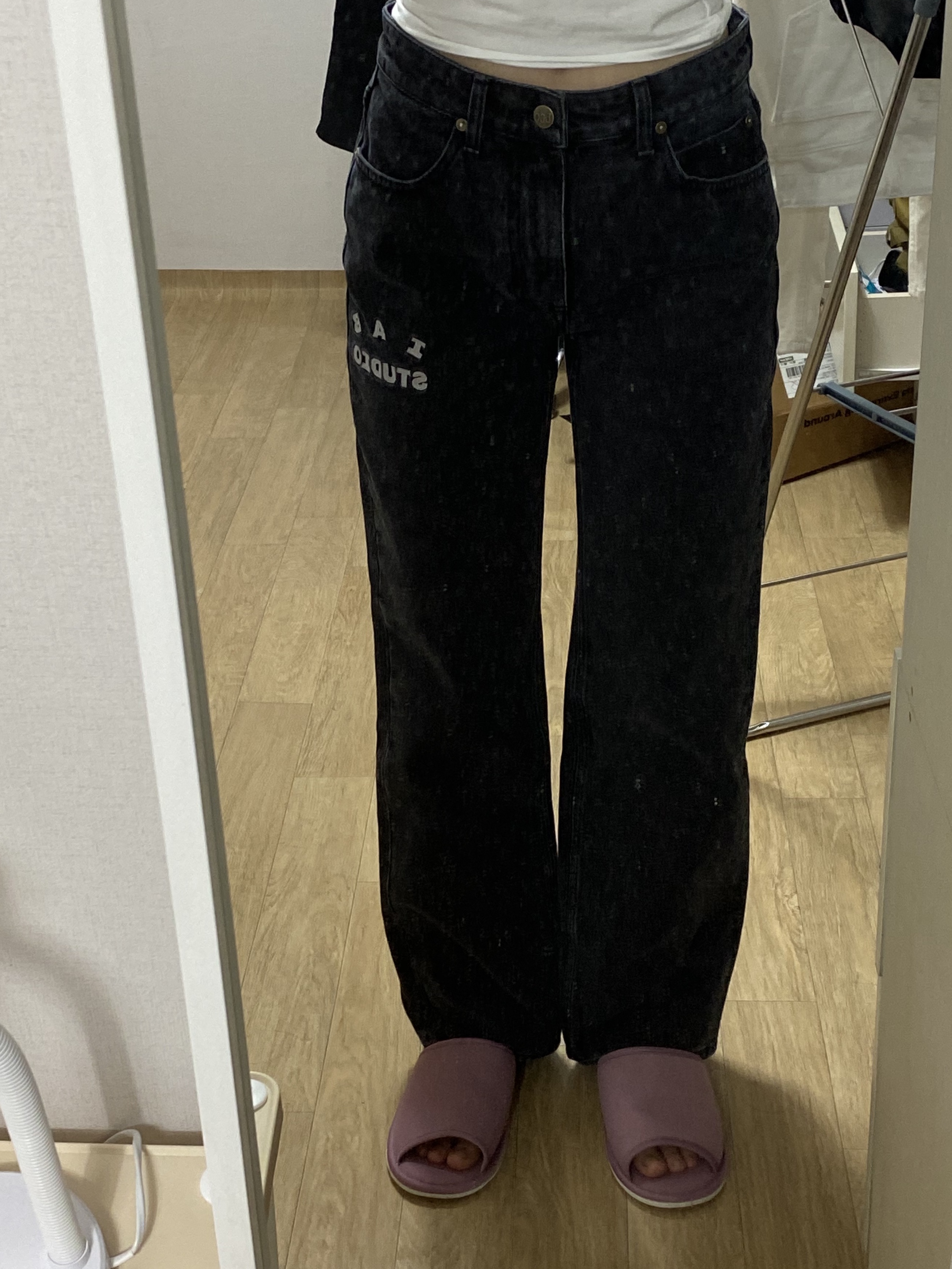 IAB Studio x Lee Denim Jeans Black 착용 스타일