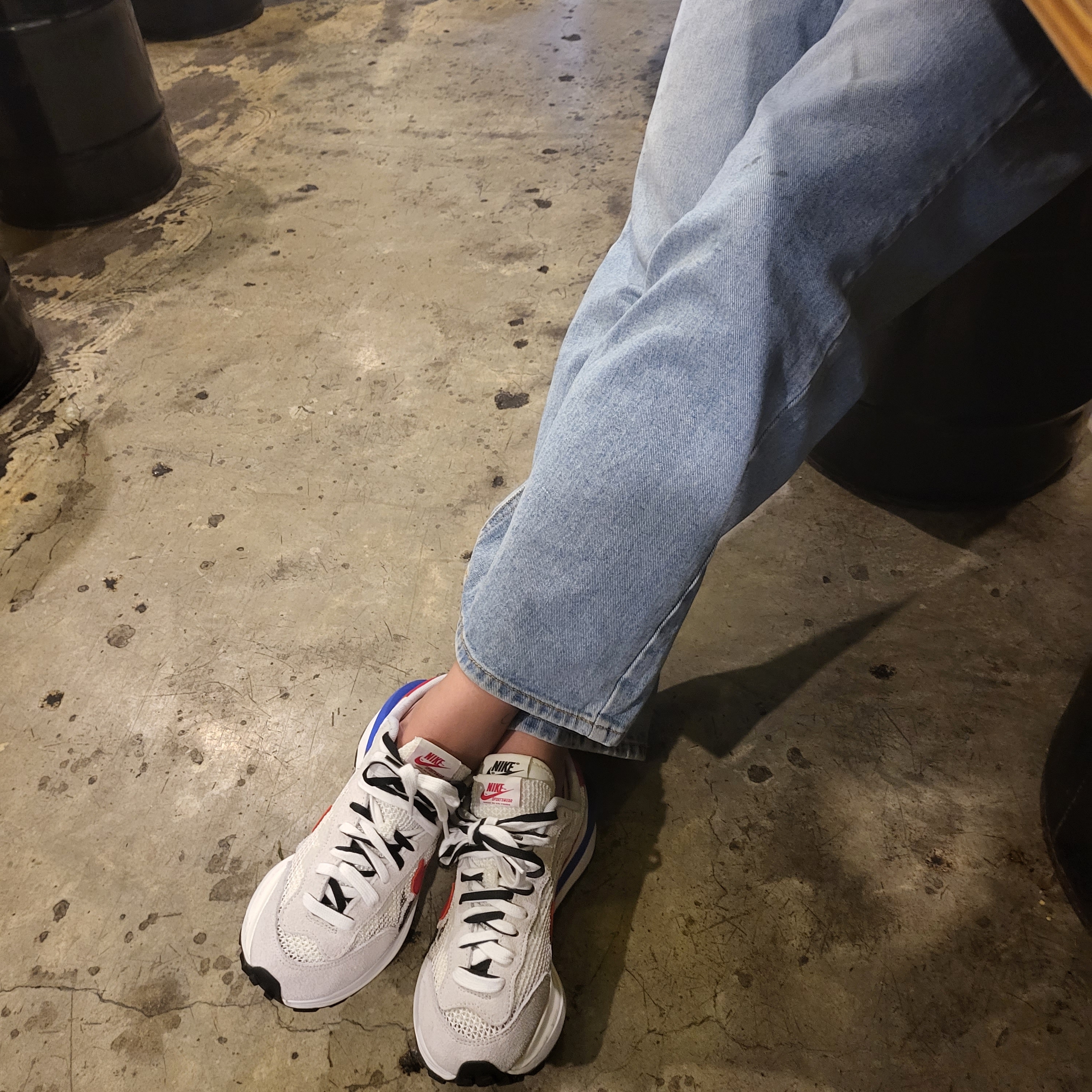 Nike x Sacai VaporWaffle Royal Fuchsia 착용 스타일 - 4