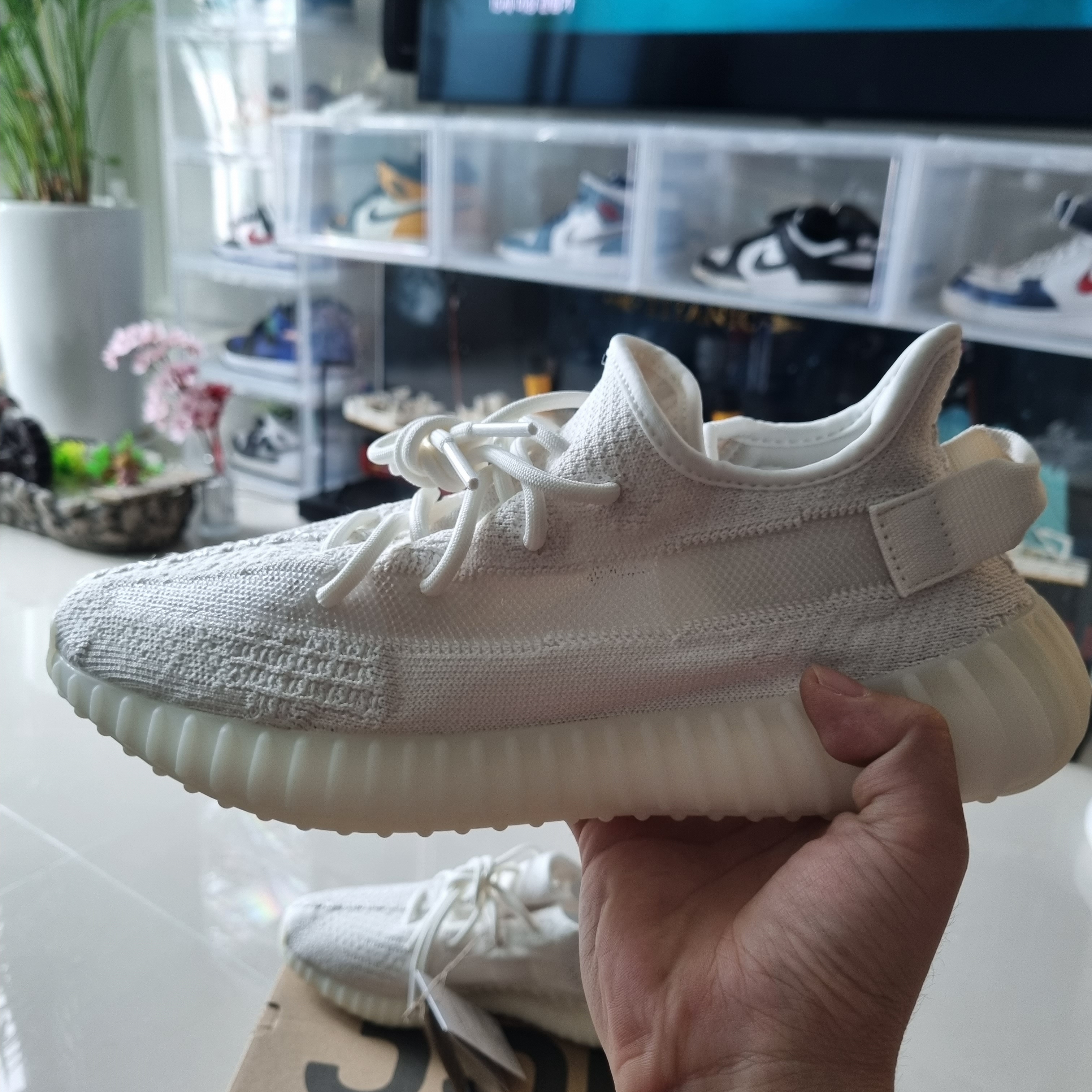 Adidas Yeezy Boost 350 V2 Bone 착용 스타일