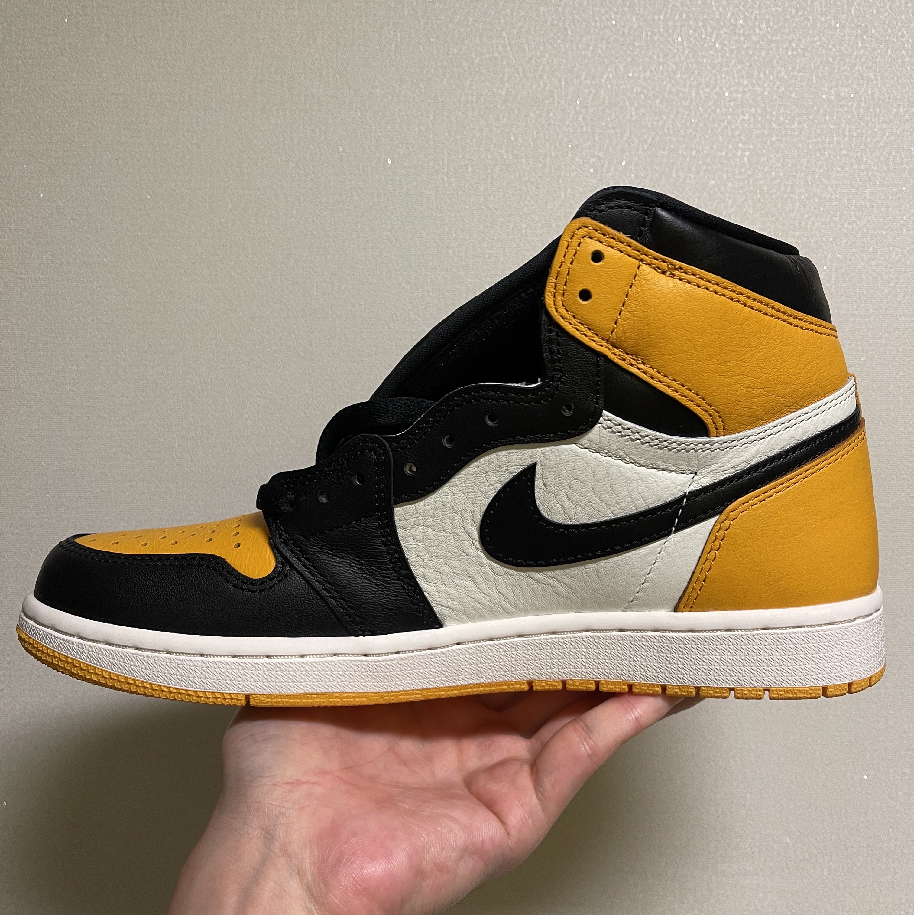Jordan 1 Retro High OG Taxi 착용 스타일 - 1
