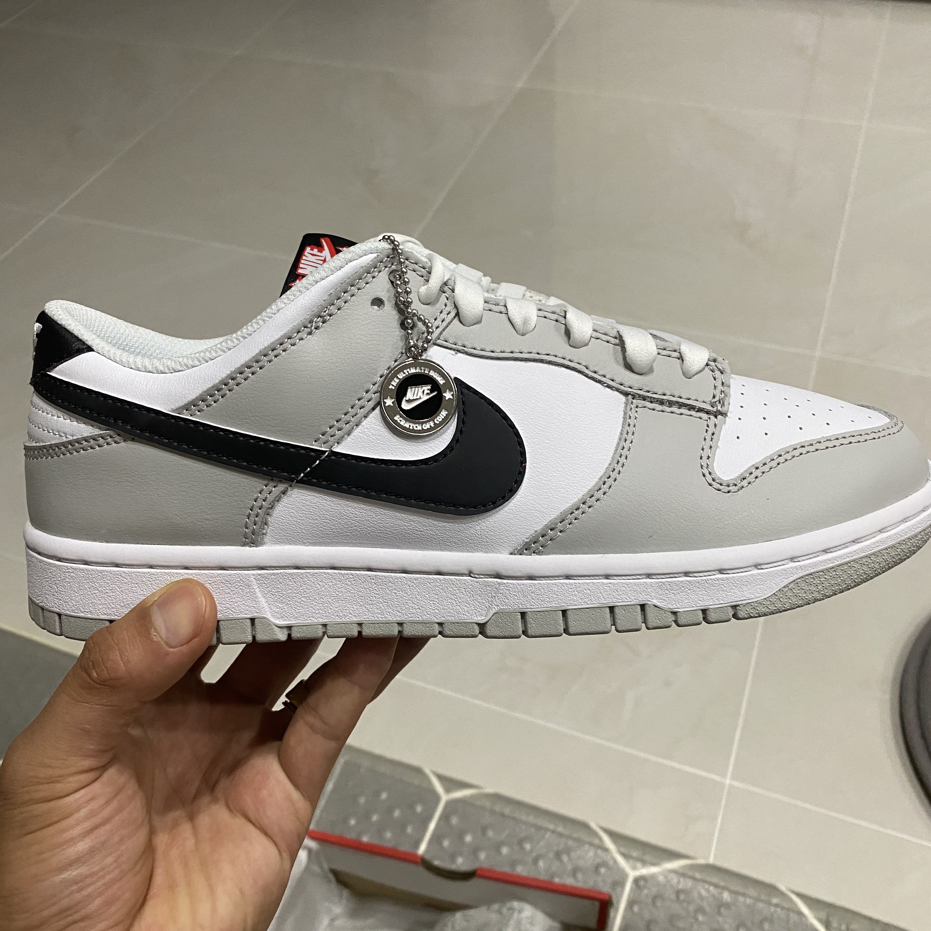 Nike Dunk Low Retro SE Jackpot Grey Fog 착용 스타일 - 2