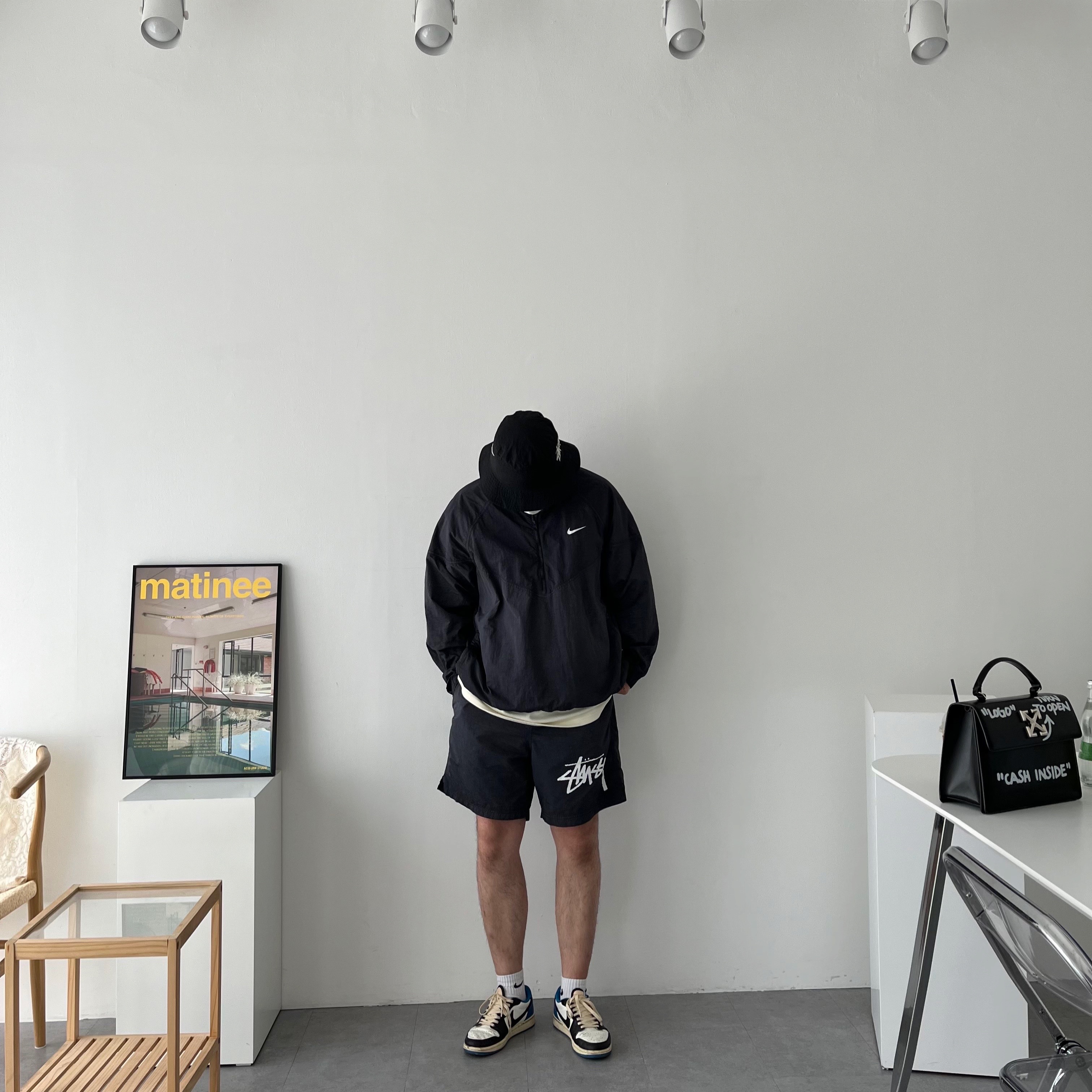 Nike x Stussy Water Shorts Off Noir, Nike x Stussy Windrunner Jacket Off Noir 착용 스타일