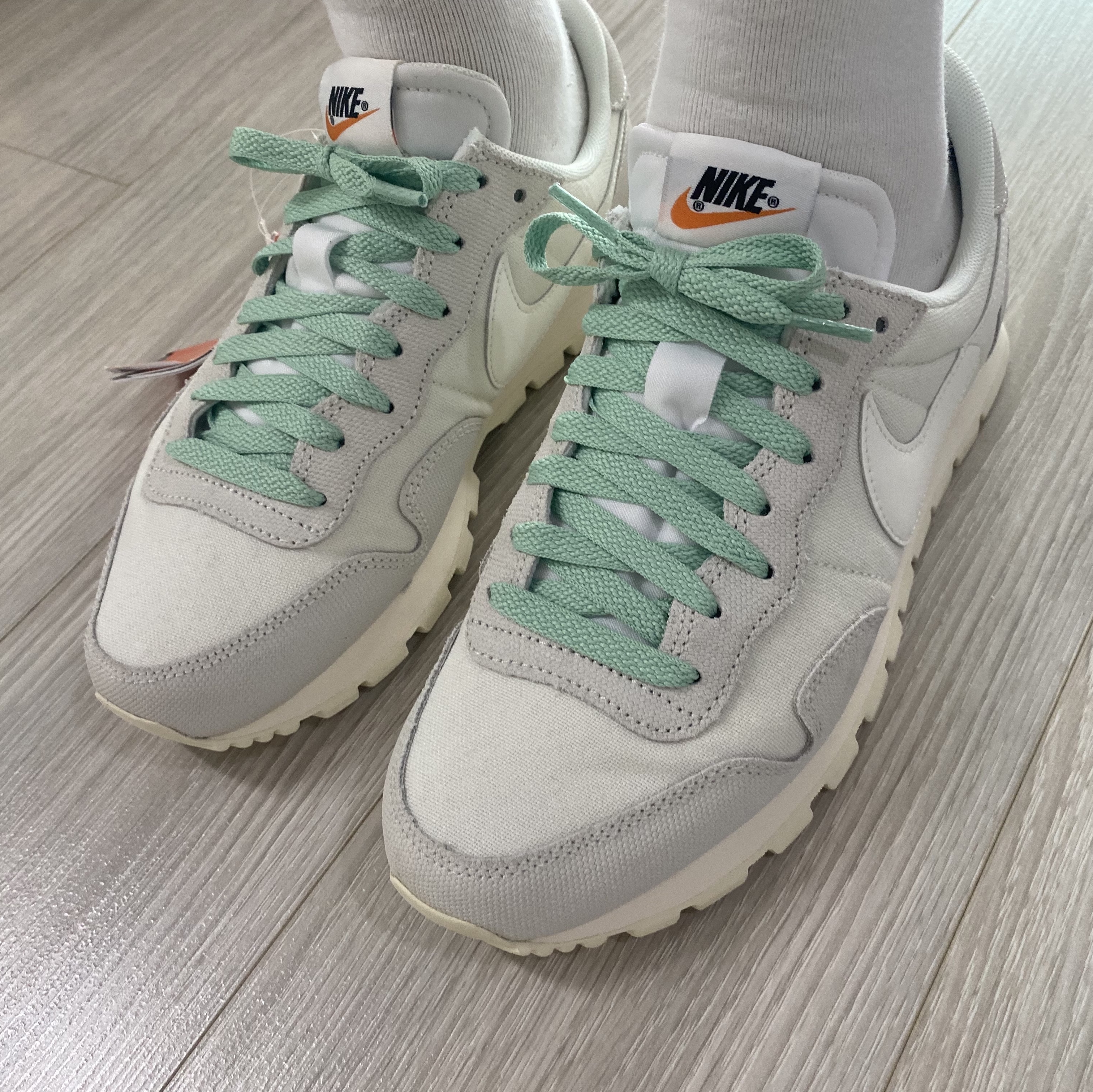 Nike Air Pegasus 83 PRM Sail 착용 스타일 - 2