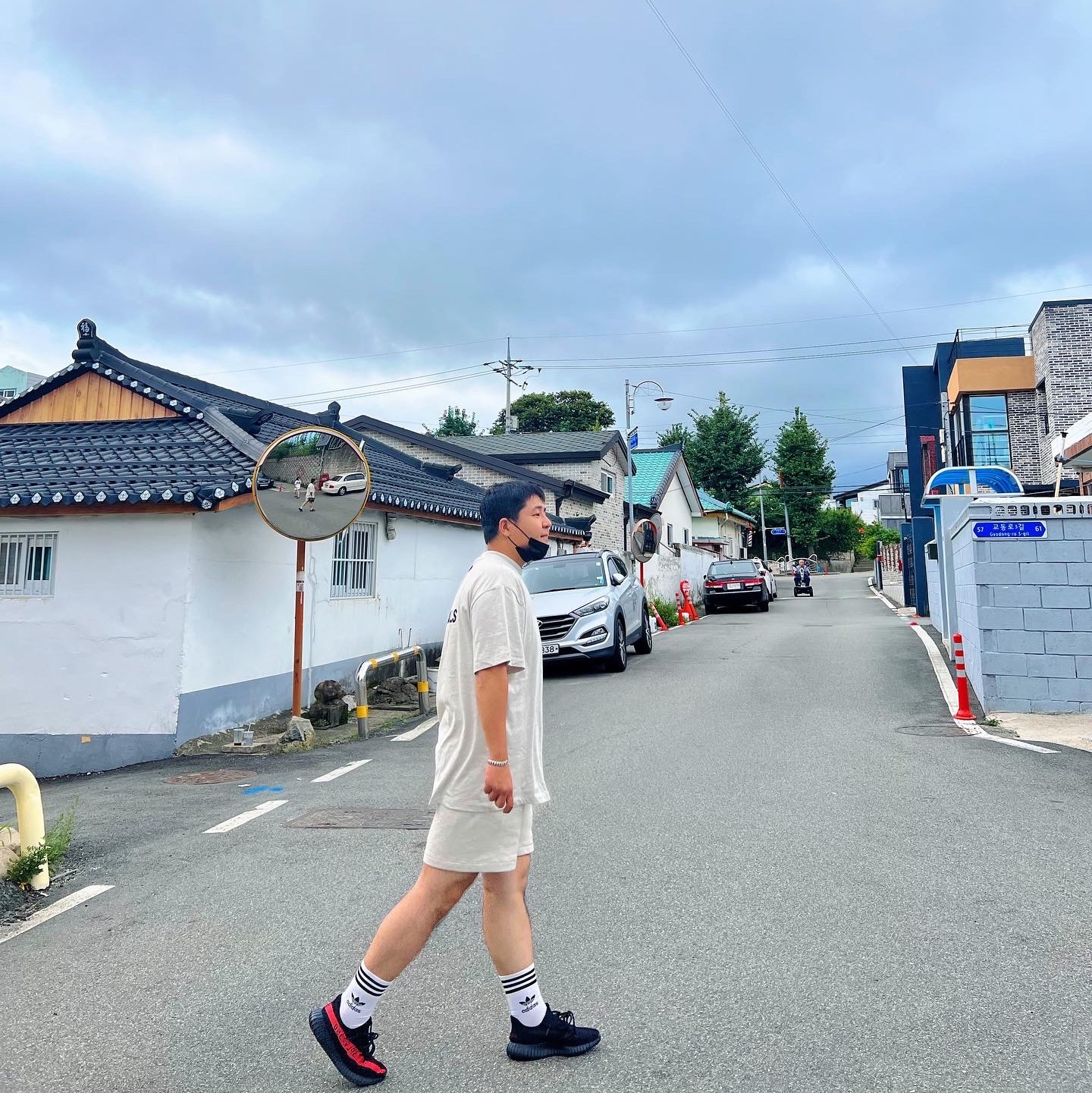 Essentials The Core Collection Sweatshorts Light Oatmeal, Essentials The Core Collection T-Shirt Light Oatmeal 착용 스타일