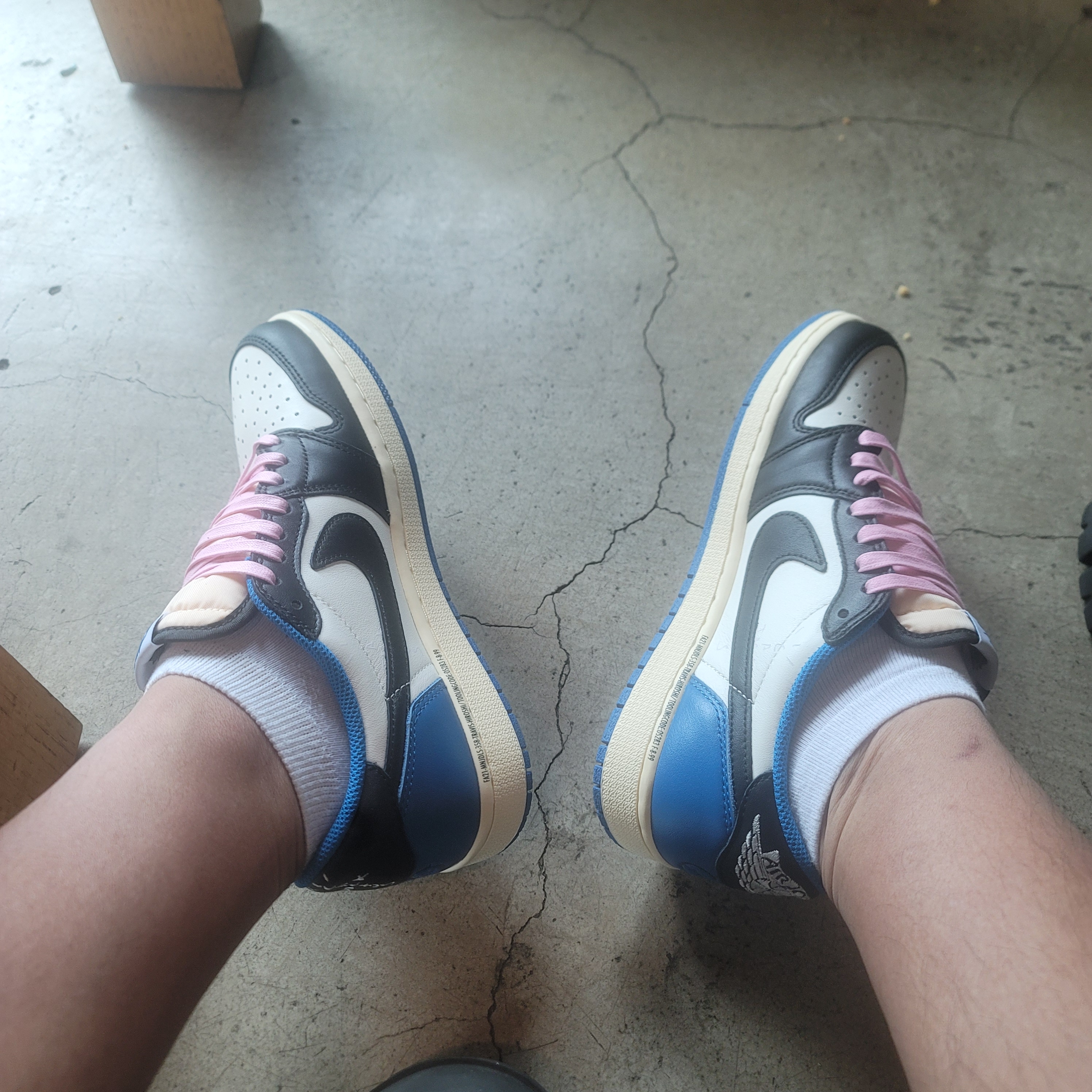Jordan 1 x Travis Scott x Fragment Retro Low OG SP Military Blue 착용 스타일