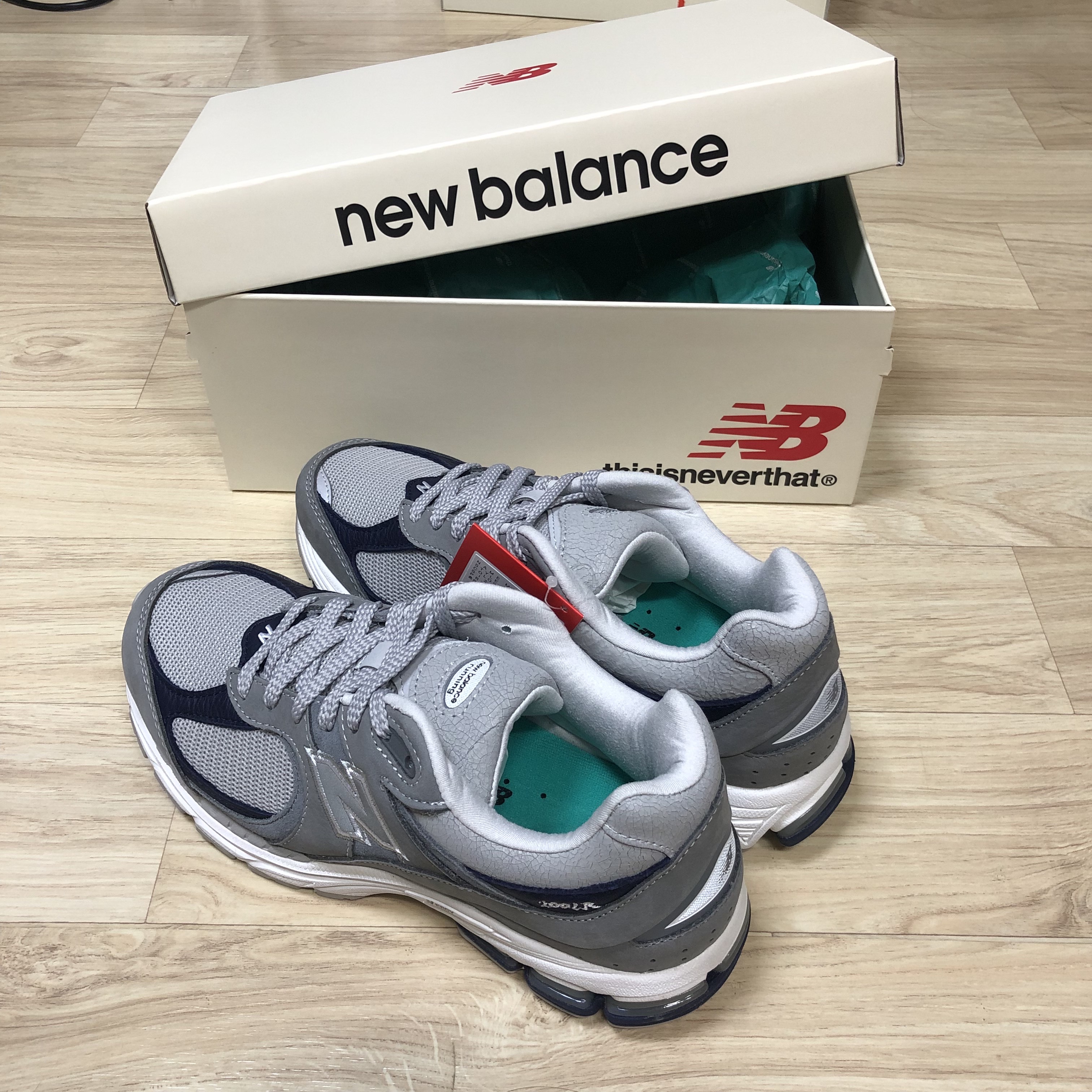 New Balance x Thisisneverthat 2002R 2022 Downtown Run 착용 스타일