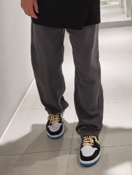 Jordan 1 Retro Low OG Black and Dark Powder Blue 착용 스타일
