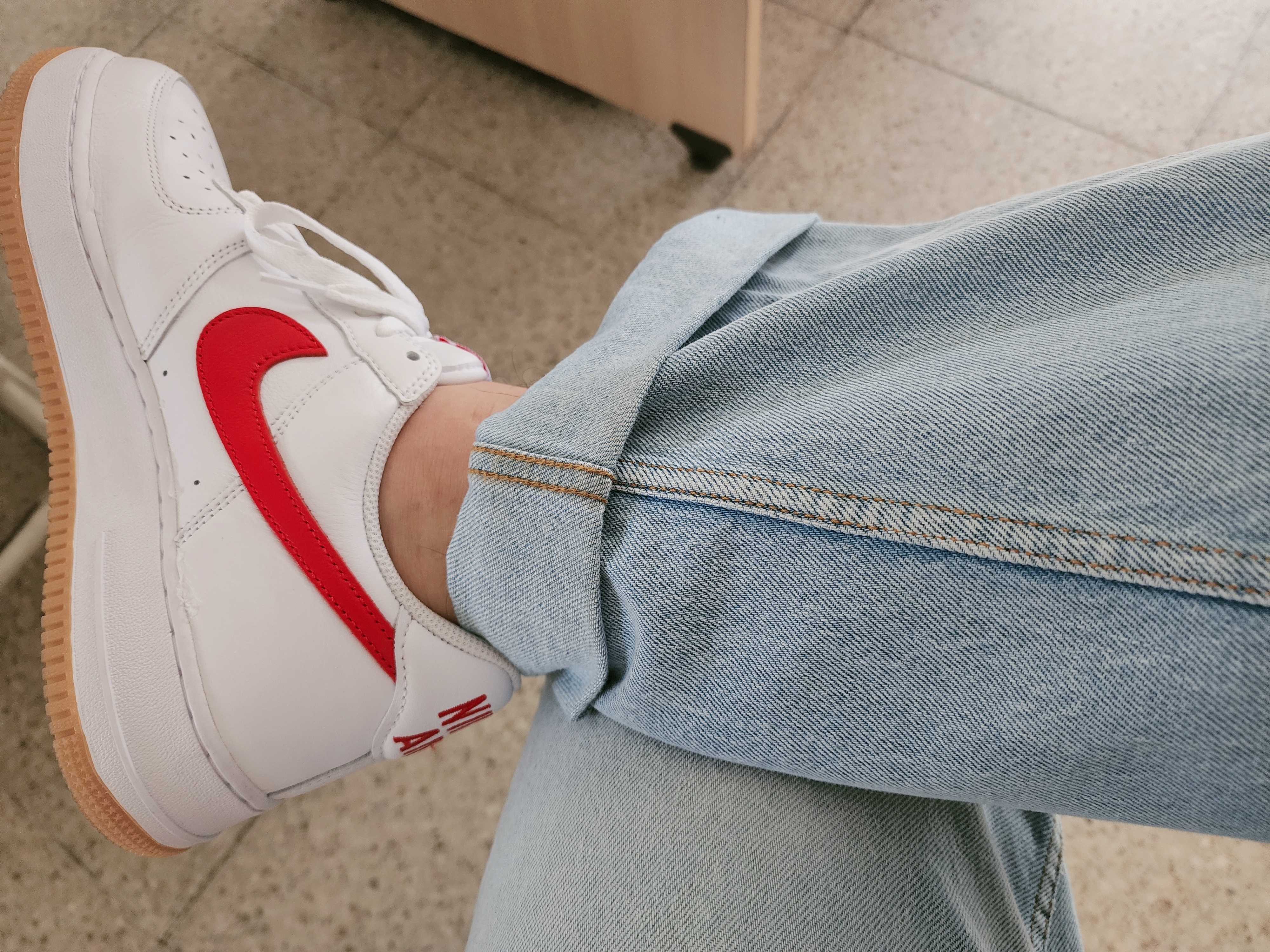 Nike Air Force 1 Low Retro Color of the Month University Red 착용 스타일