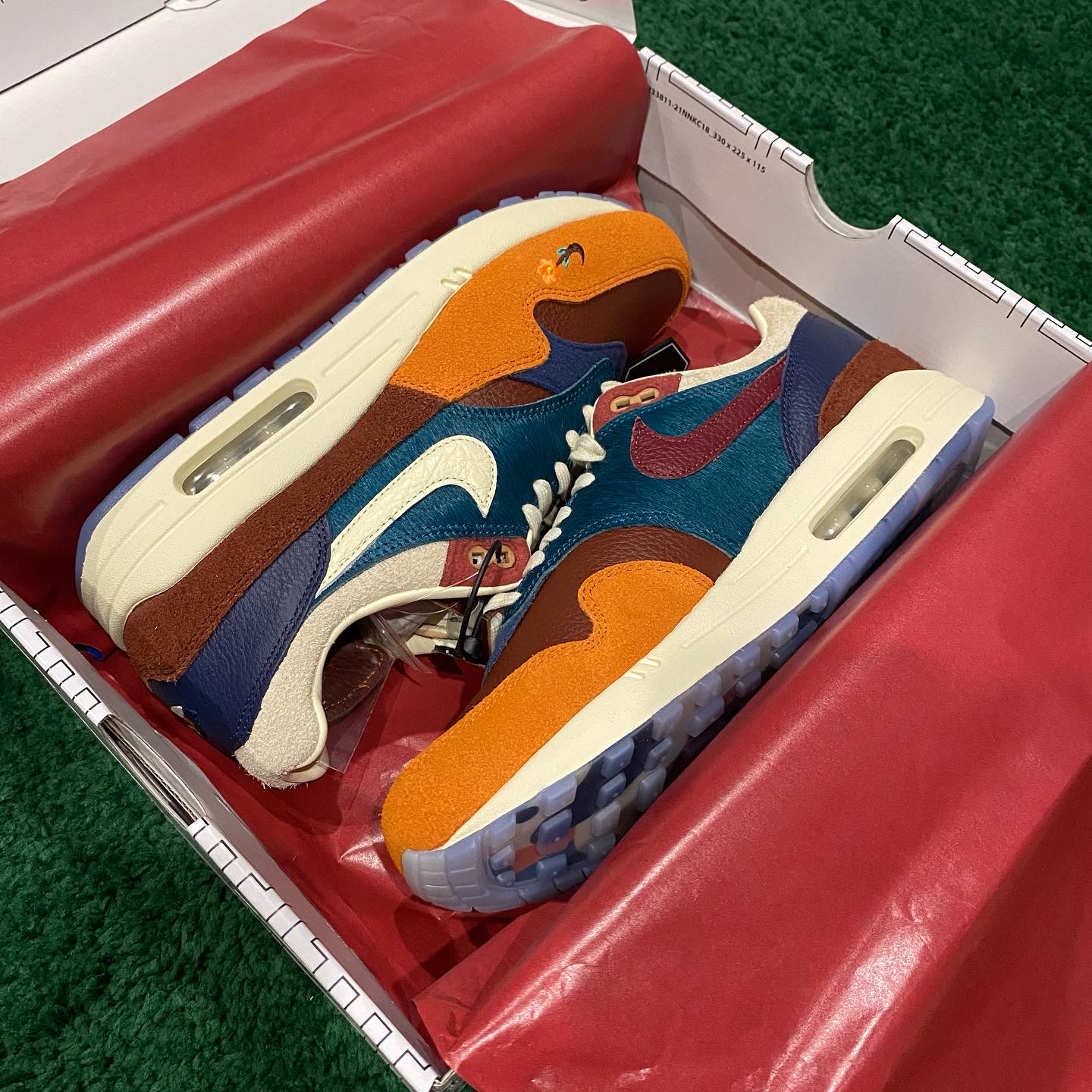Nike x Kasina Air Max 1 SP Won-Ang Orange, Stone Island B0943 Nylon Metal Swimming Trunk Olive Green - 22SS 착용 스타일 - 3