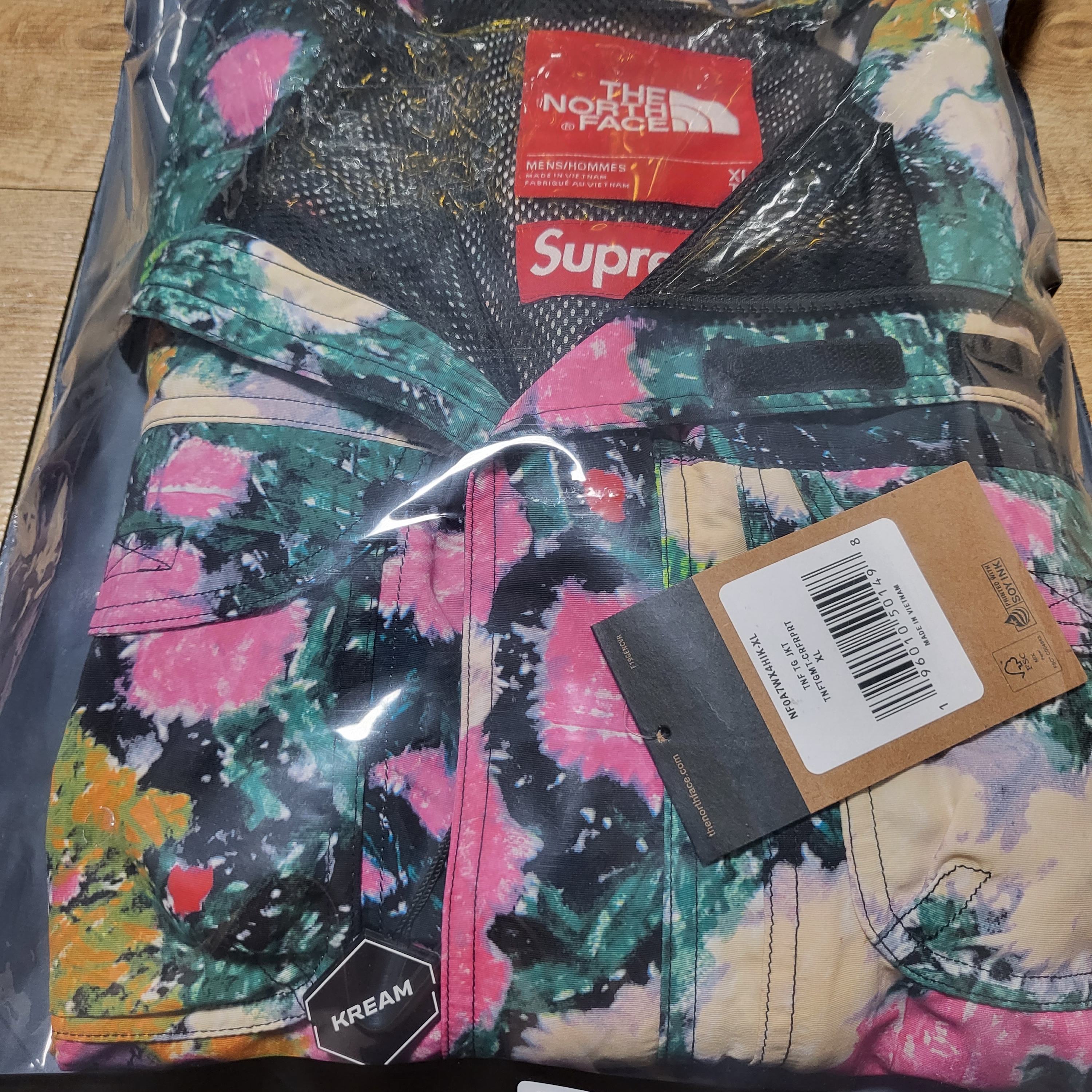 Jordan 1 Low Golf Chicago, Supreme x The North Face Trekking Convertible Jacket Flowers - 22SS 착용 스타일 - 2