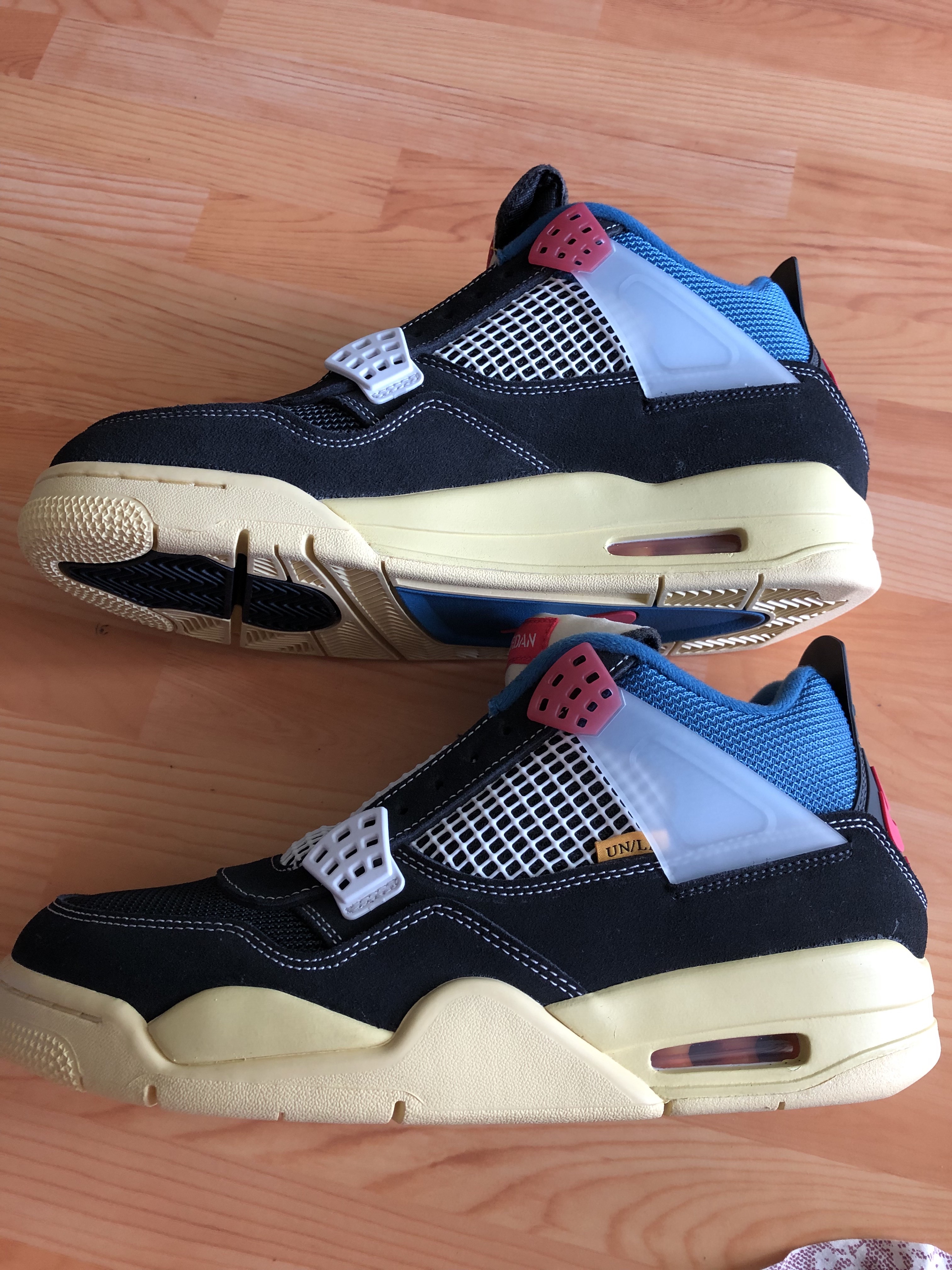 Jordan 4 x Union Retro Off Noir, Jordan x Travis Scott S/S Top - US/EU 착용 스타일 - 3