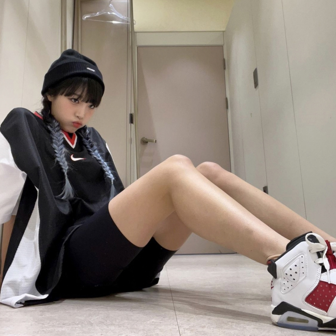 Jordan 6 Retro Carmine 2021 착용 스타일 - 3