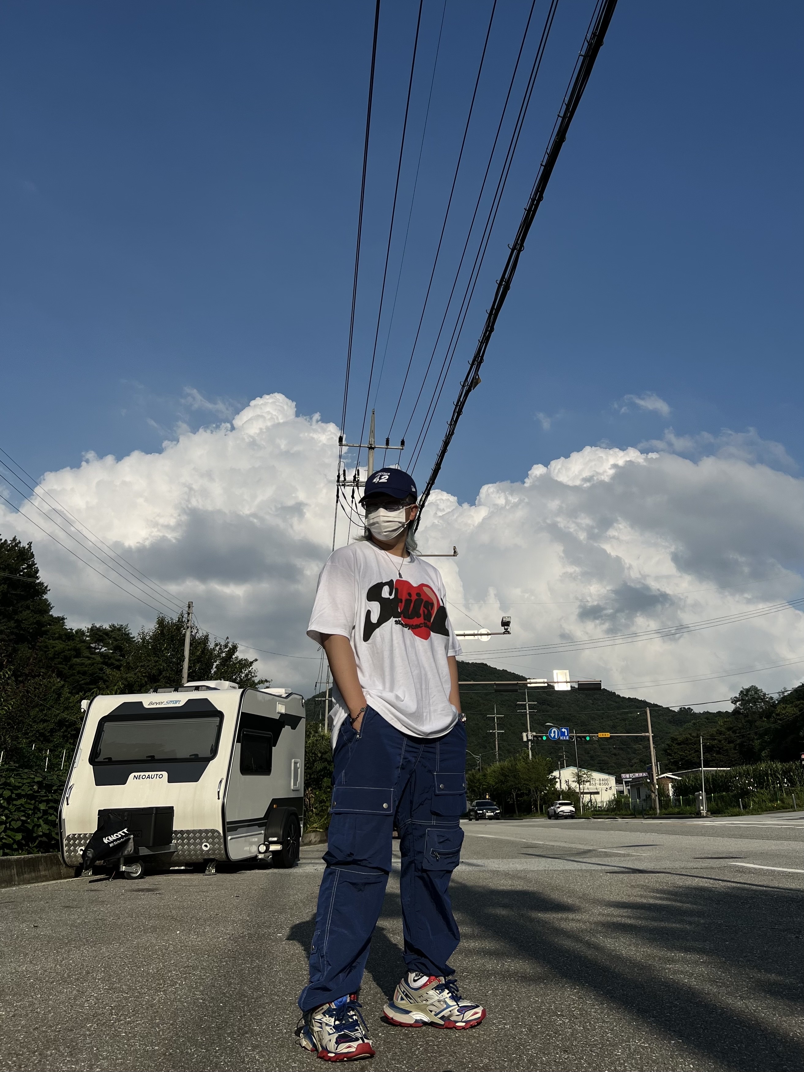 Balenciaga Track.2 Sneakers Blue Red 2019, Stussy x Cactus Plant Flea Market Heart T-Shirt 착용 스타일 - 1