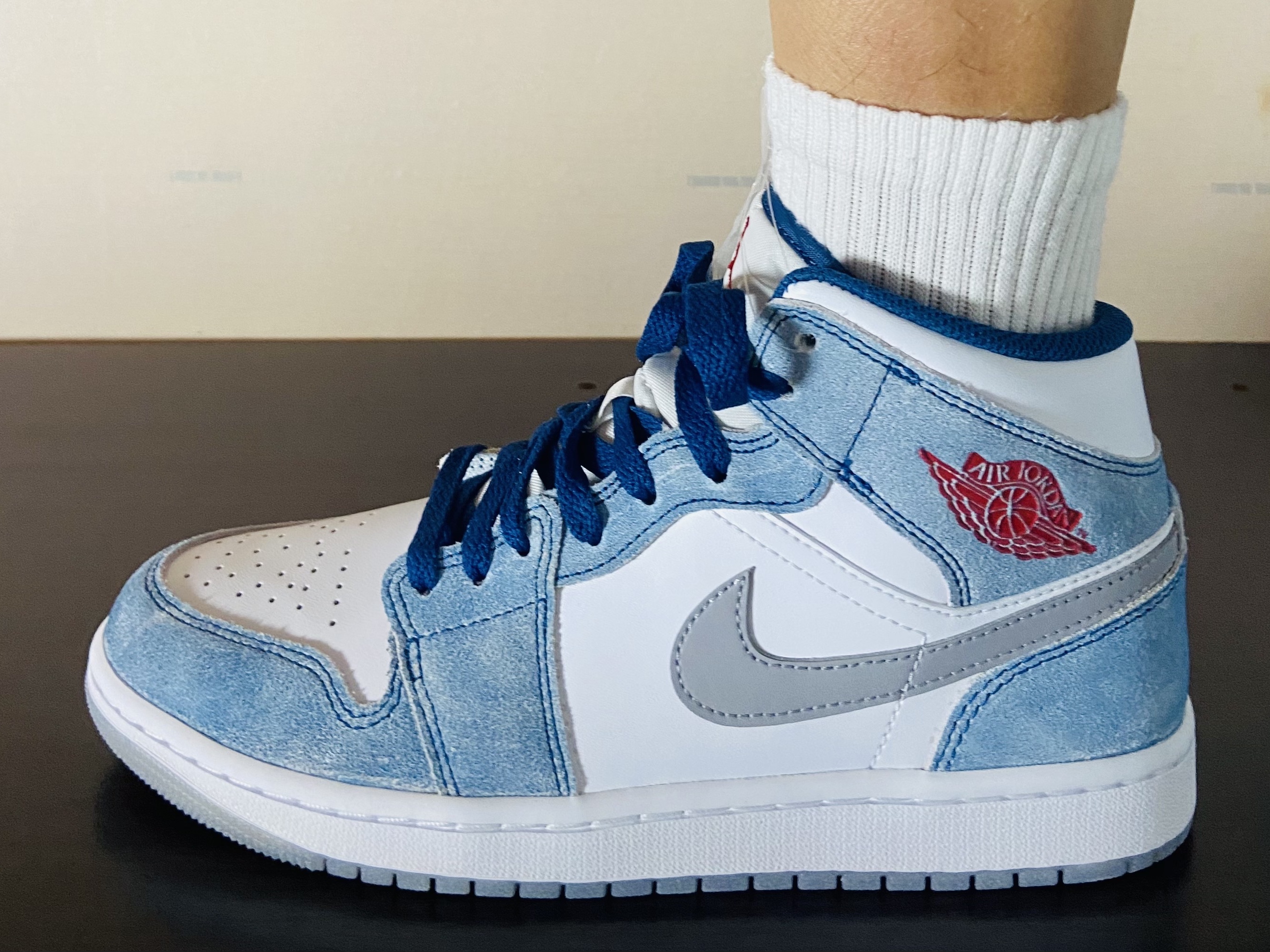 Jordan 1 Mid SE French Blue Fire Red 착용 스타일
