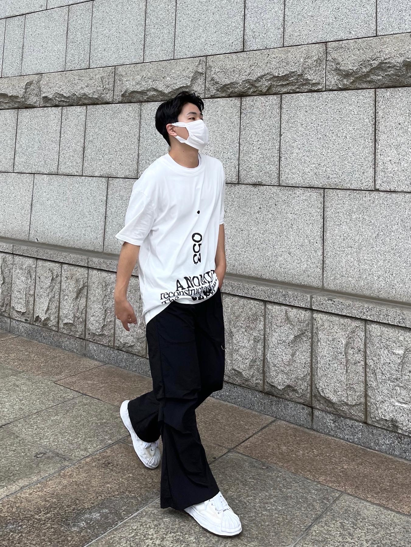 Maison Mihara Yasuhiro Blakey OG Sole Canvas Low-top Sneakers White 착용 스타일 - 2