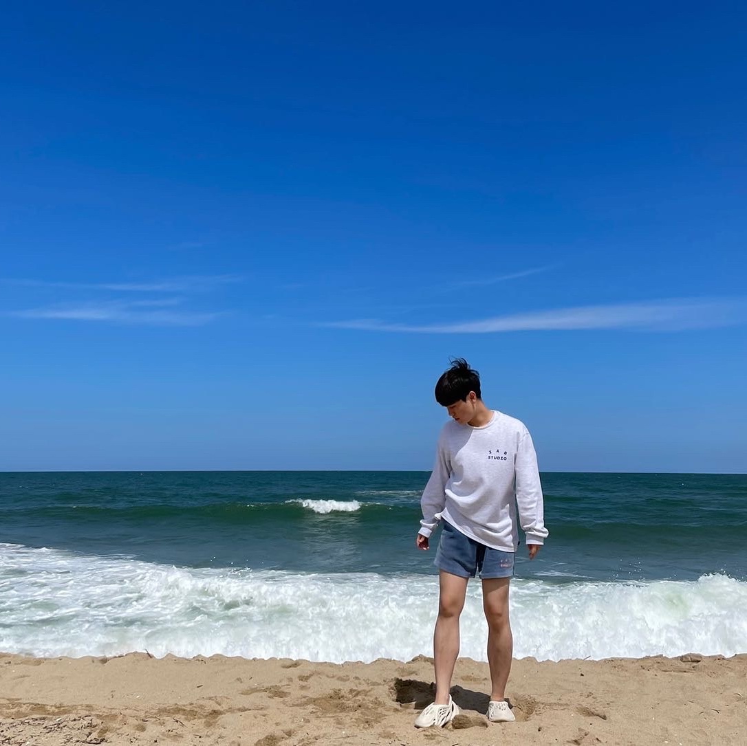 IAB Studio Corduroy Shorts Ocean Blue, Adidas Yeezy Foam RNNR Sand 착용 스타일