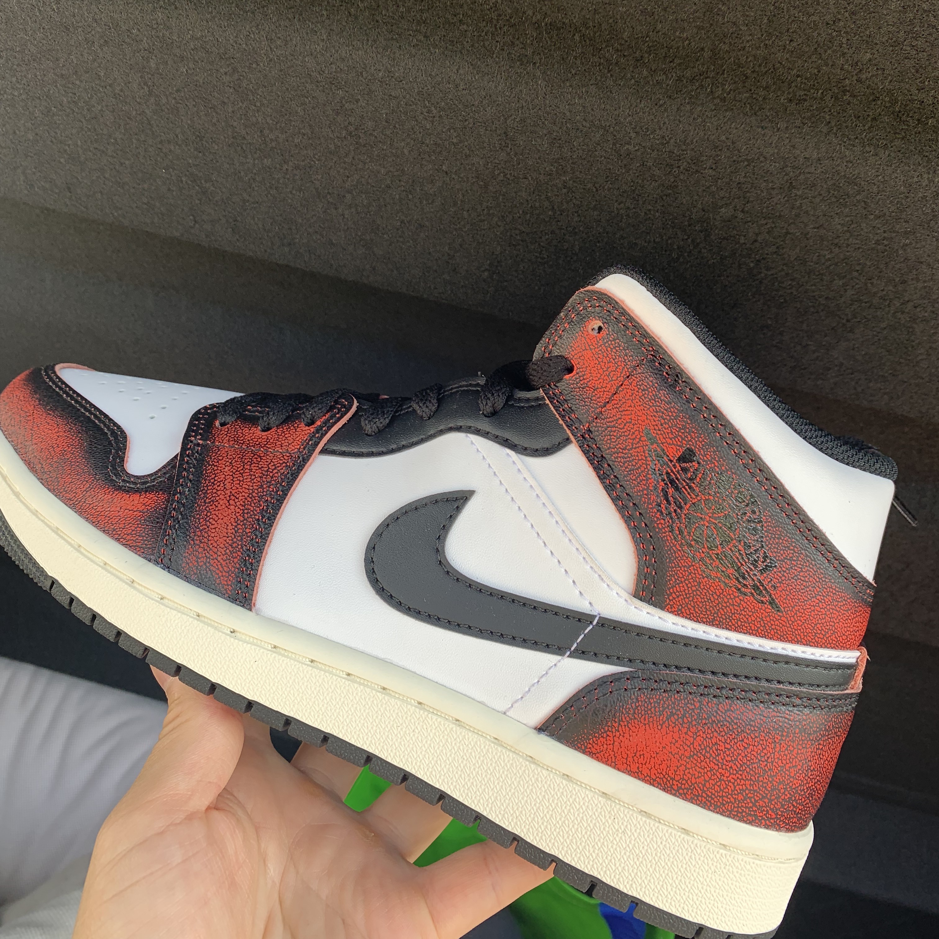 Jordan 1 Mid SE Infrared 23 착용 스타일 - 2