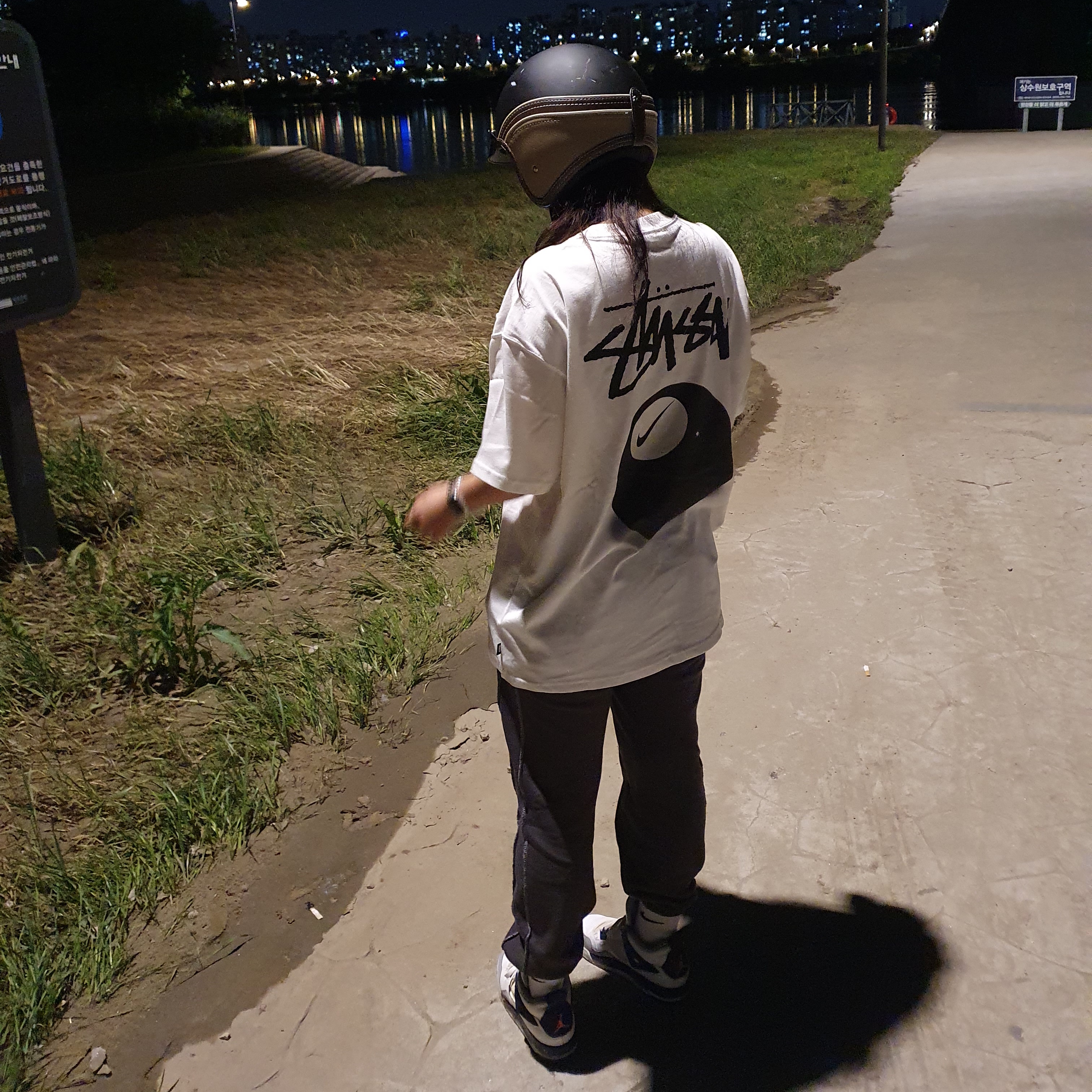 Nike x Stussy NRG FL SS 8 Ball T-Shirt White (DO9322-100) 착용 스타일