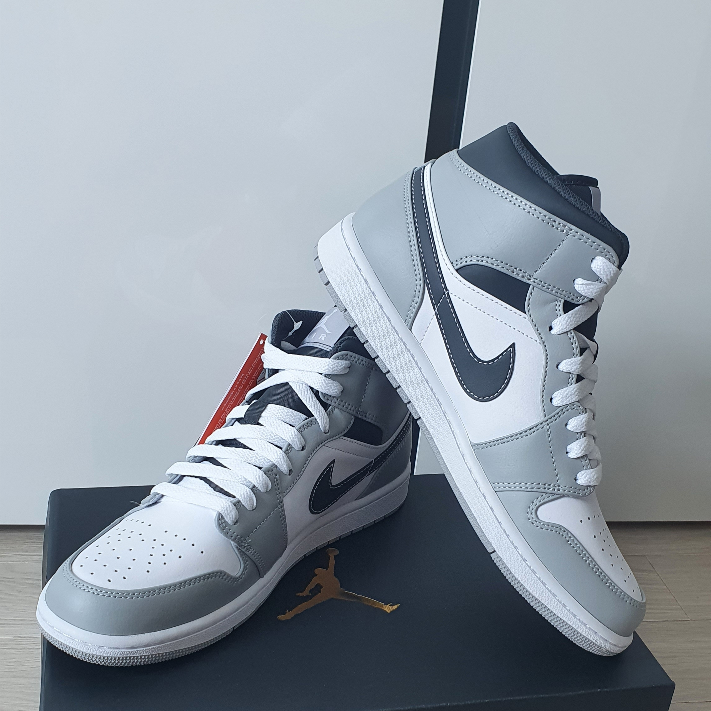 Jordan 1 Mid Light Smoke Grey Anthracite 착용 스타일
