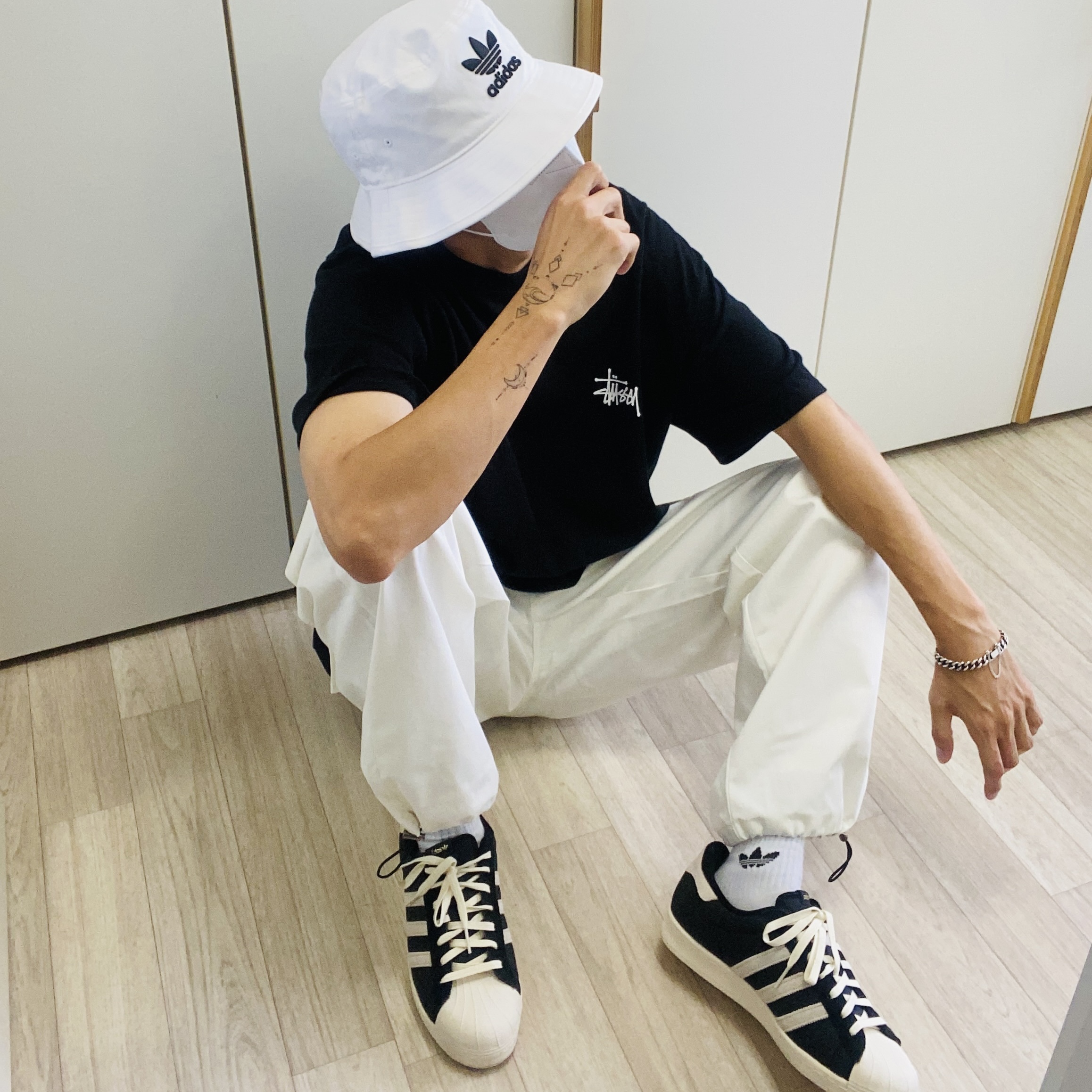 Stussy Basic Stussy T-Shirt Black 2022, Adidas Superstar 82 Black White 착용 스타일